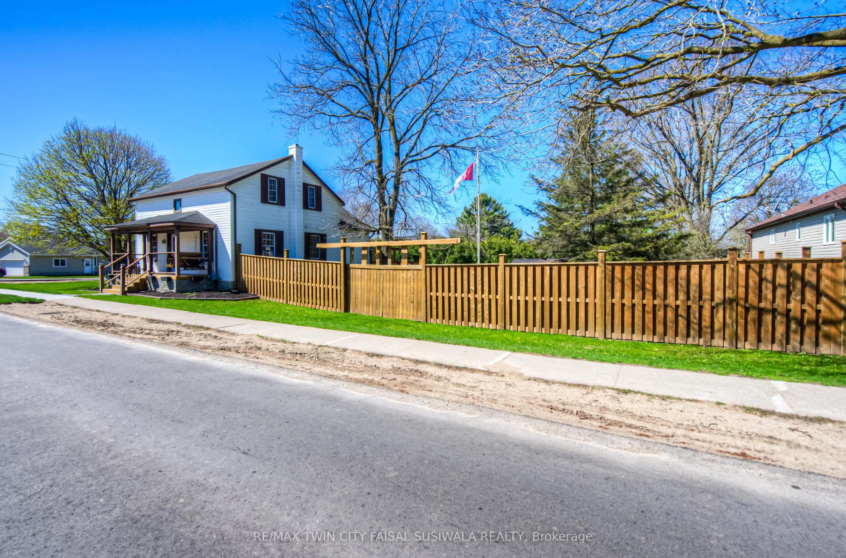150 WOOLWICH Street S