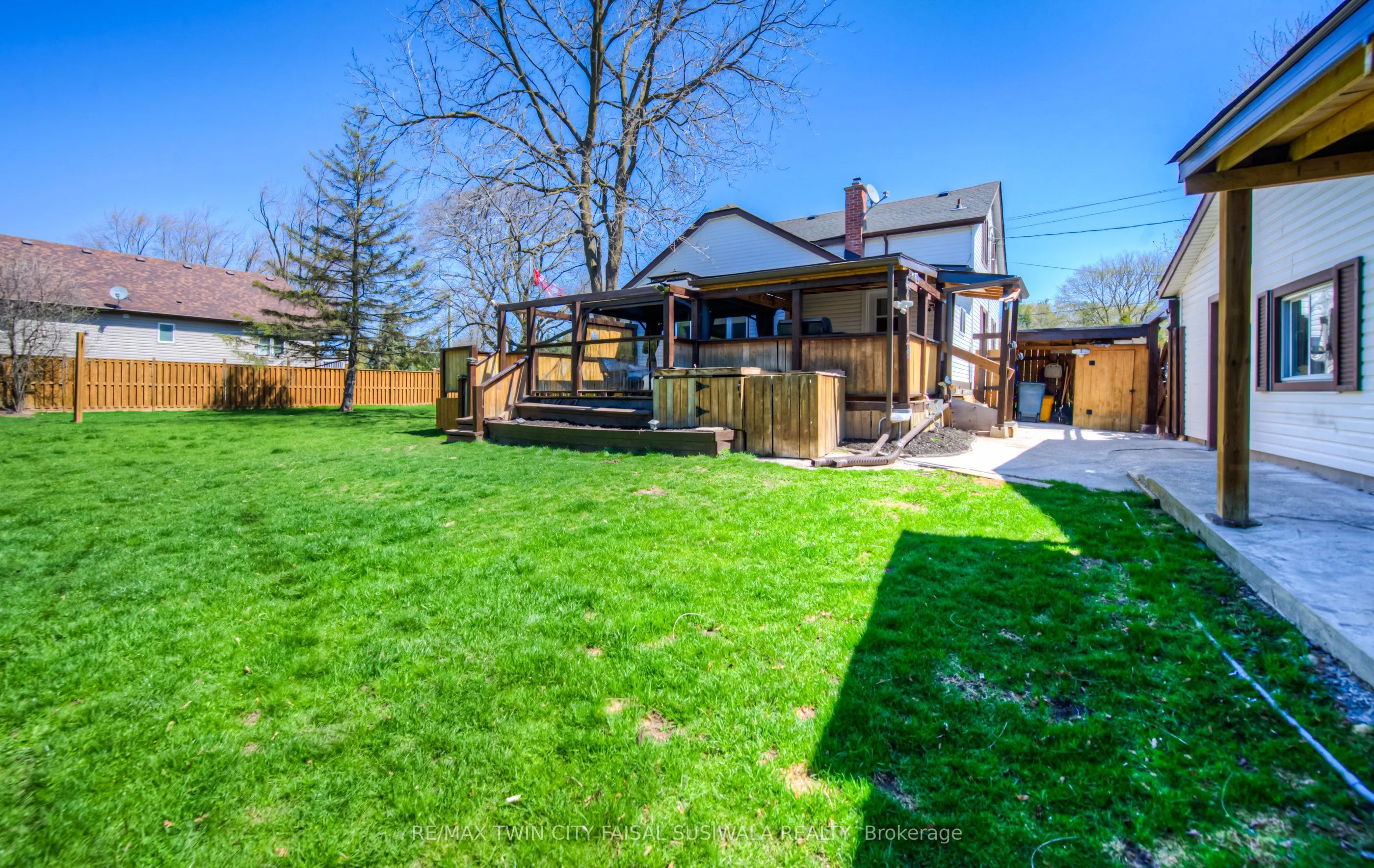 150 WOOLWICH Street S