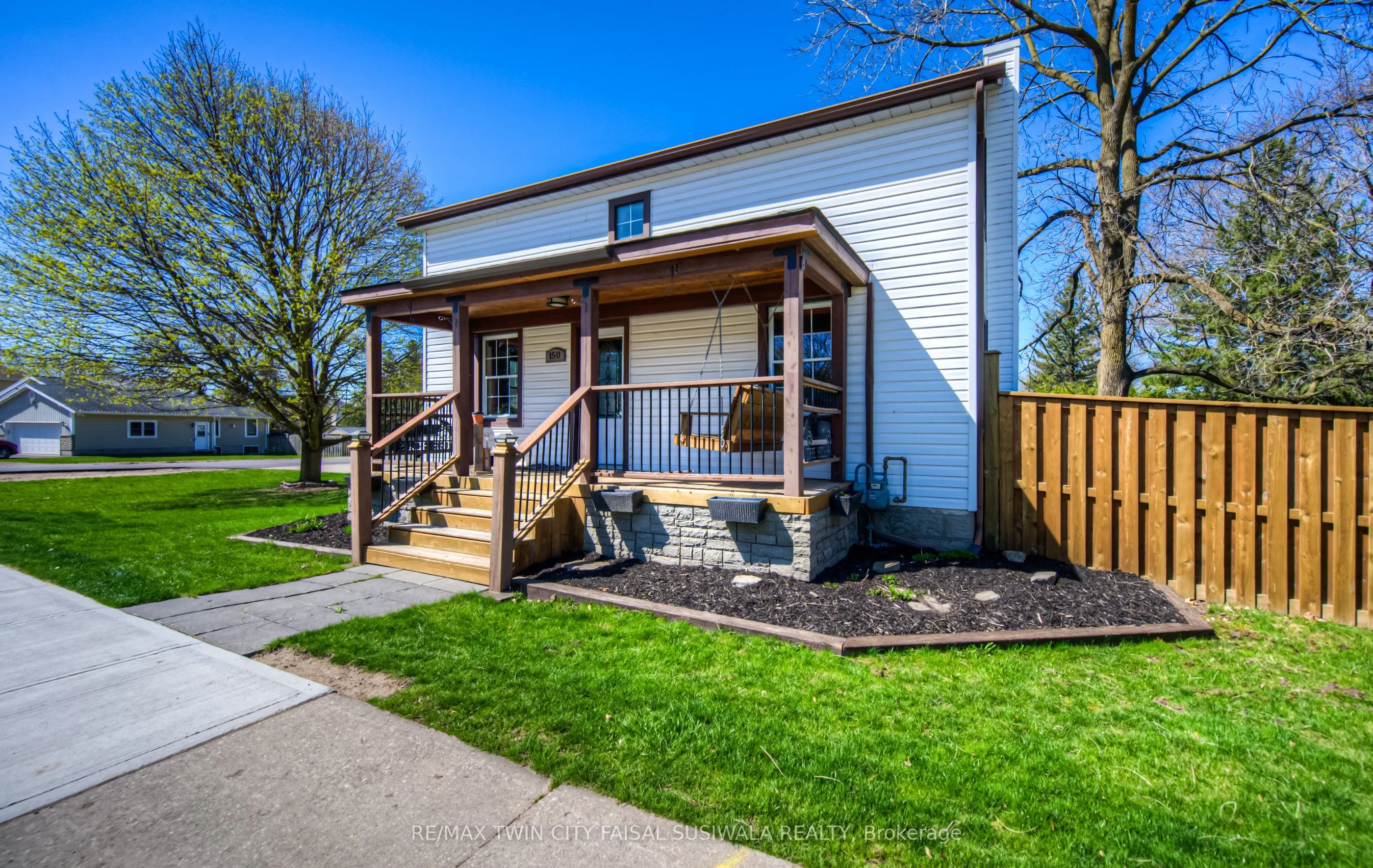 150 WOOLWICH Street S