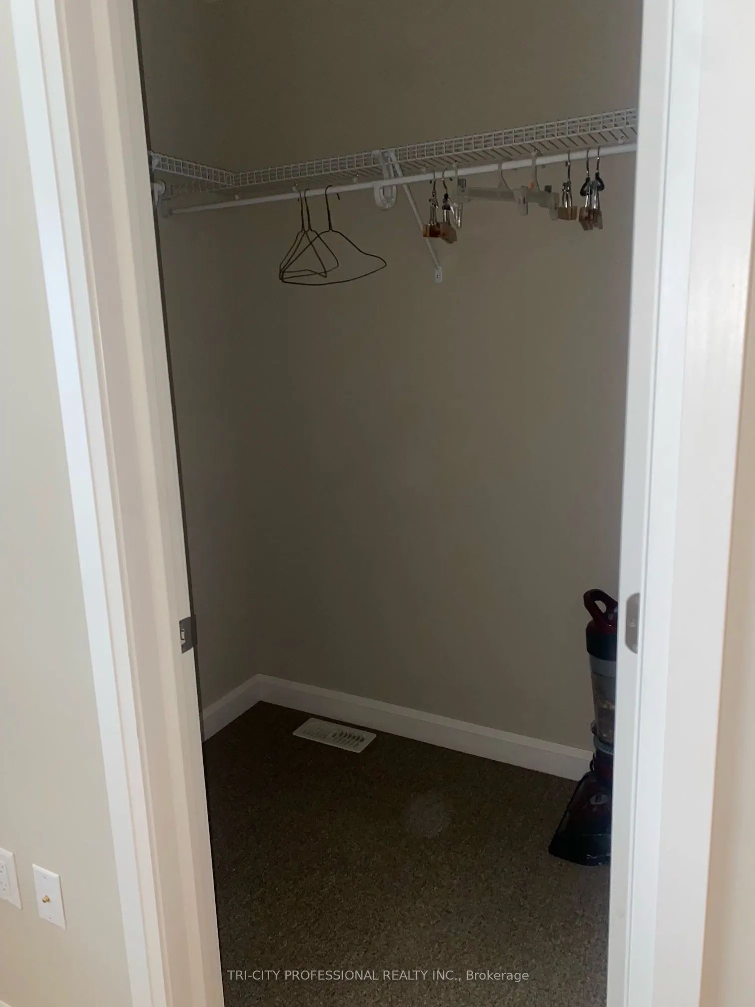 23 Echovalley Drive, #7