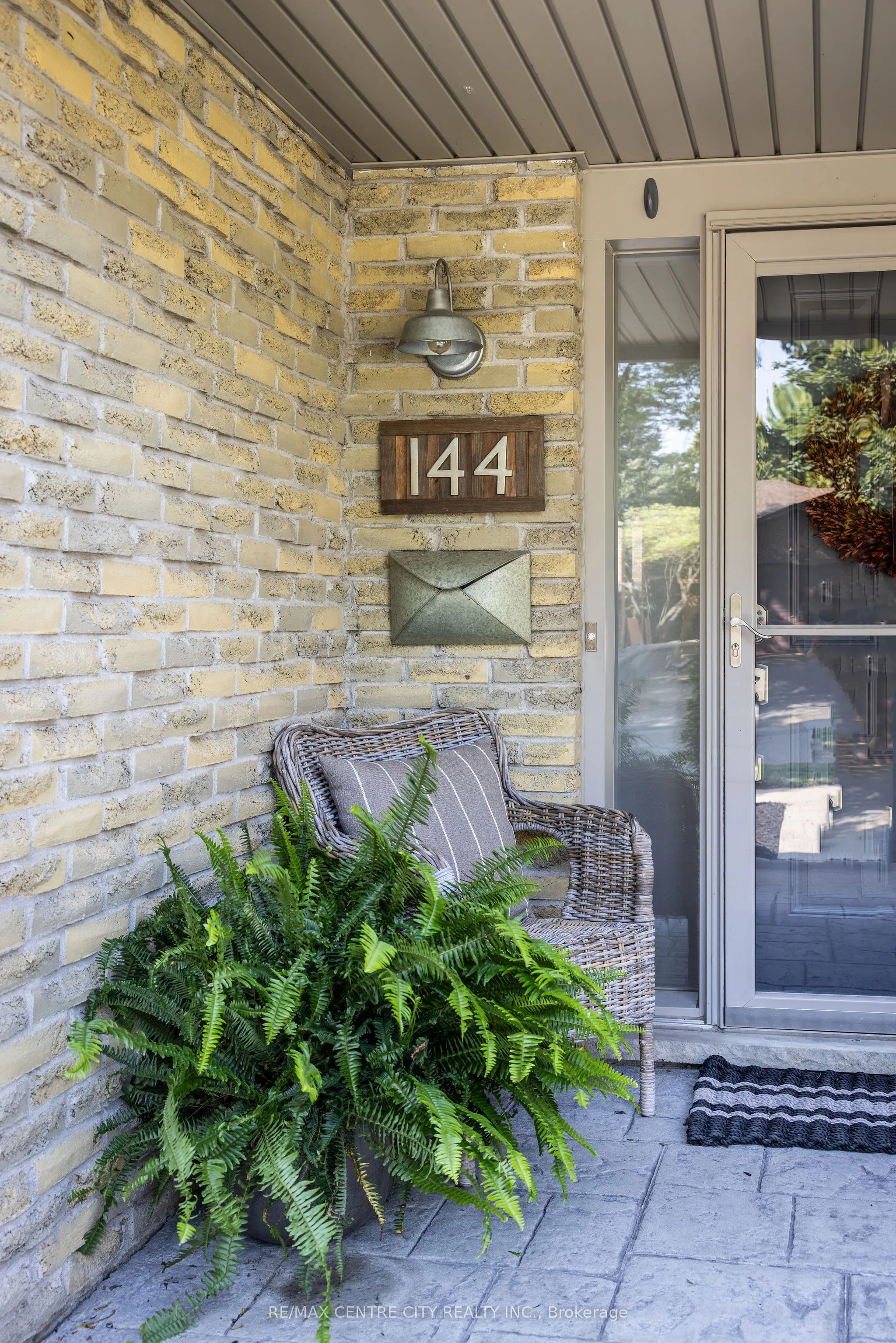144 Springfield Crescent