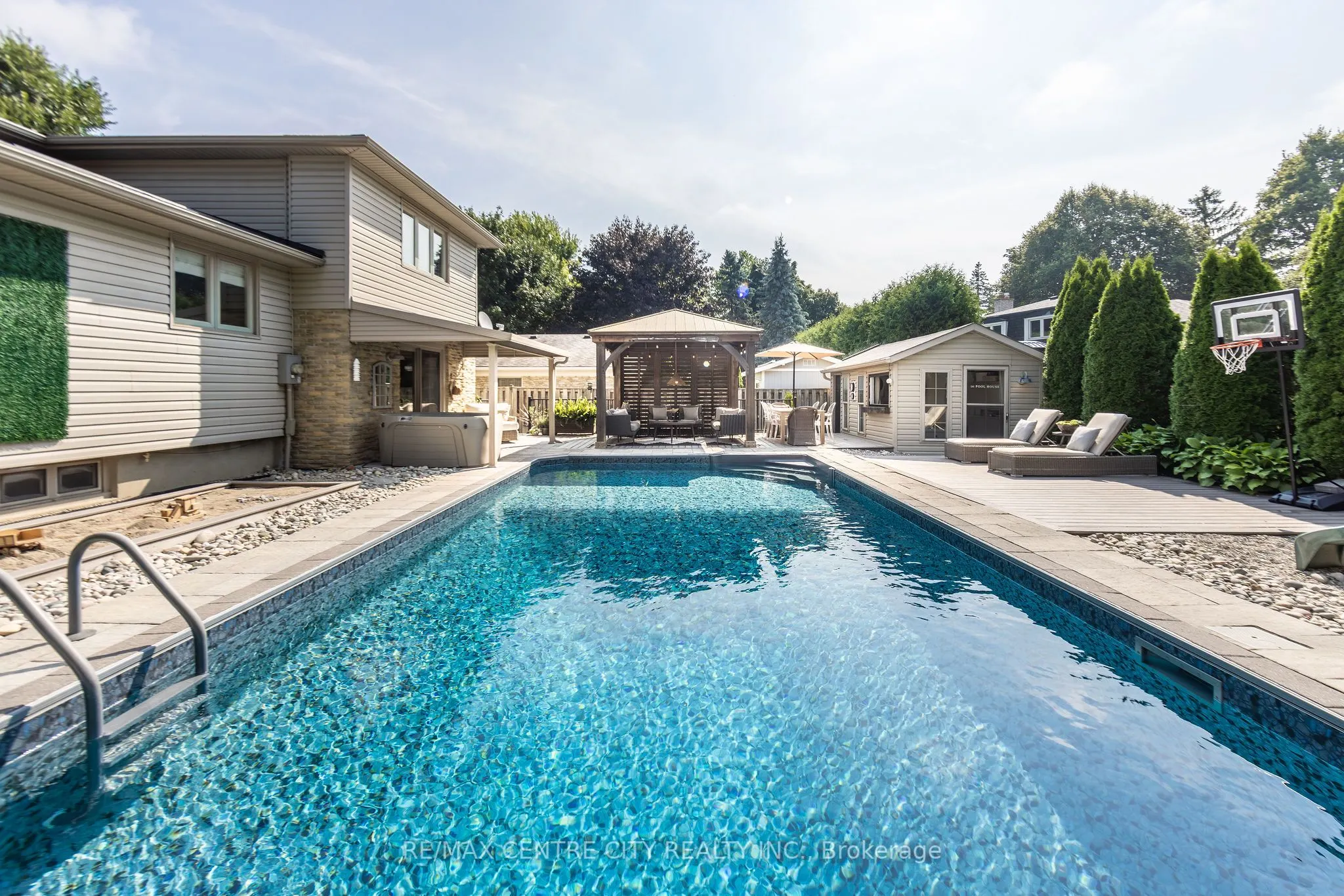 144 Springfield Crescent