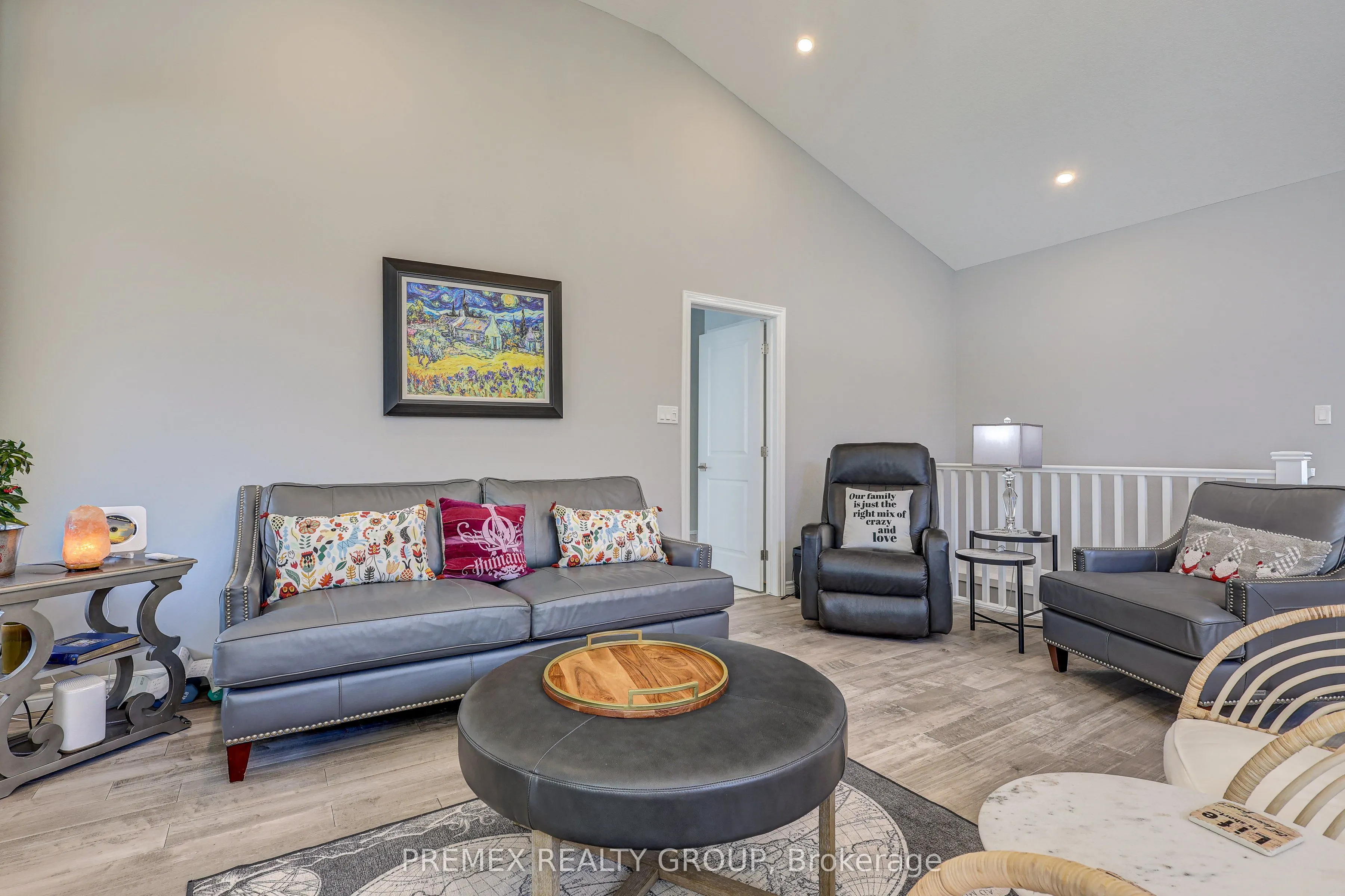 77 Princess Avenue, #2
