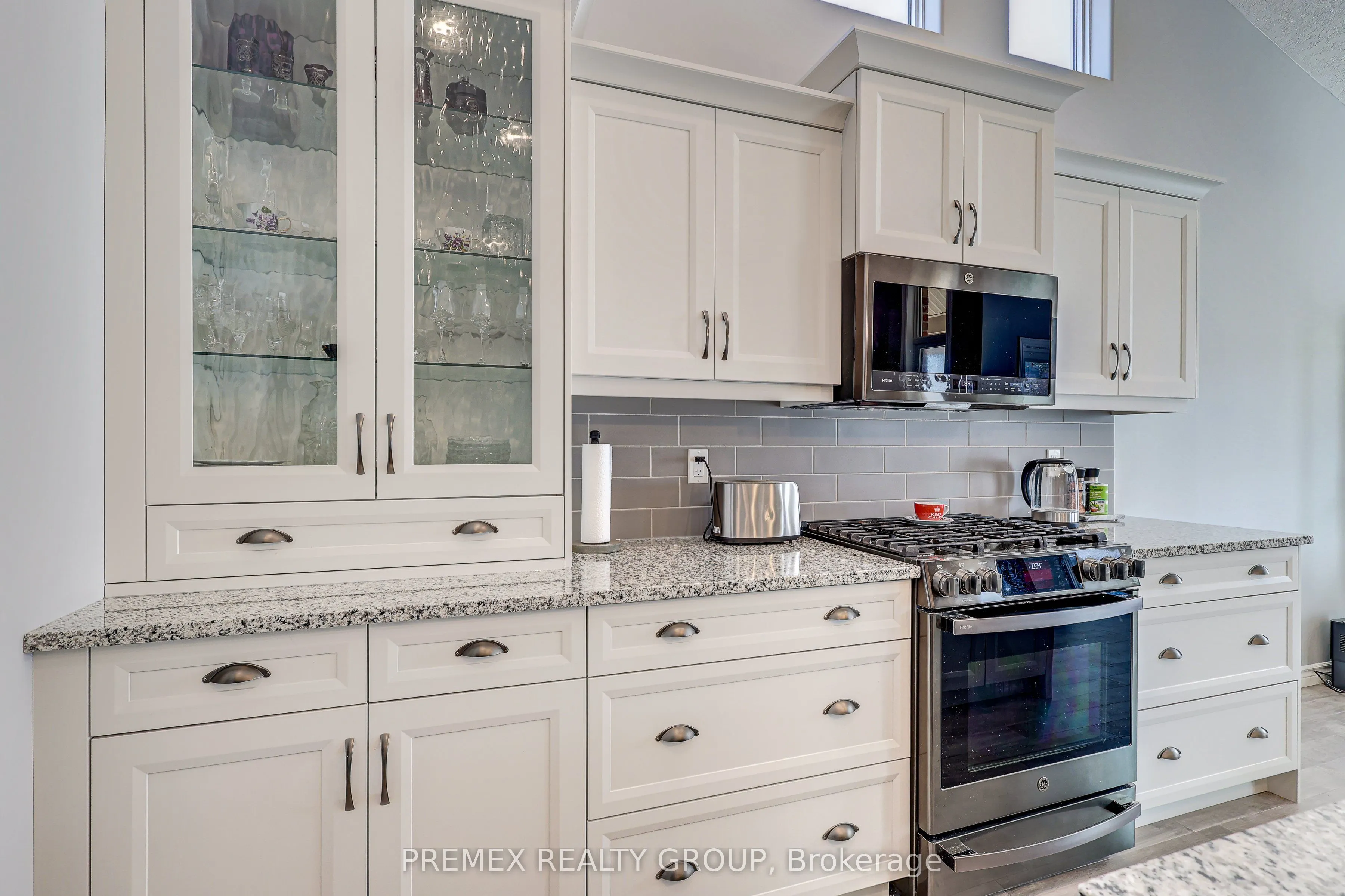 77 Princess Avenue, #2