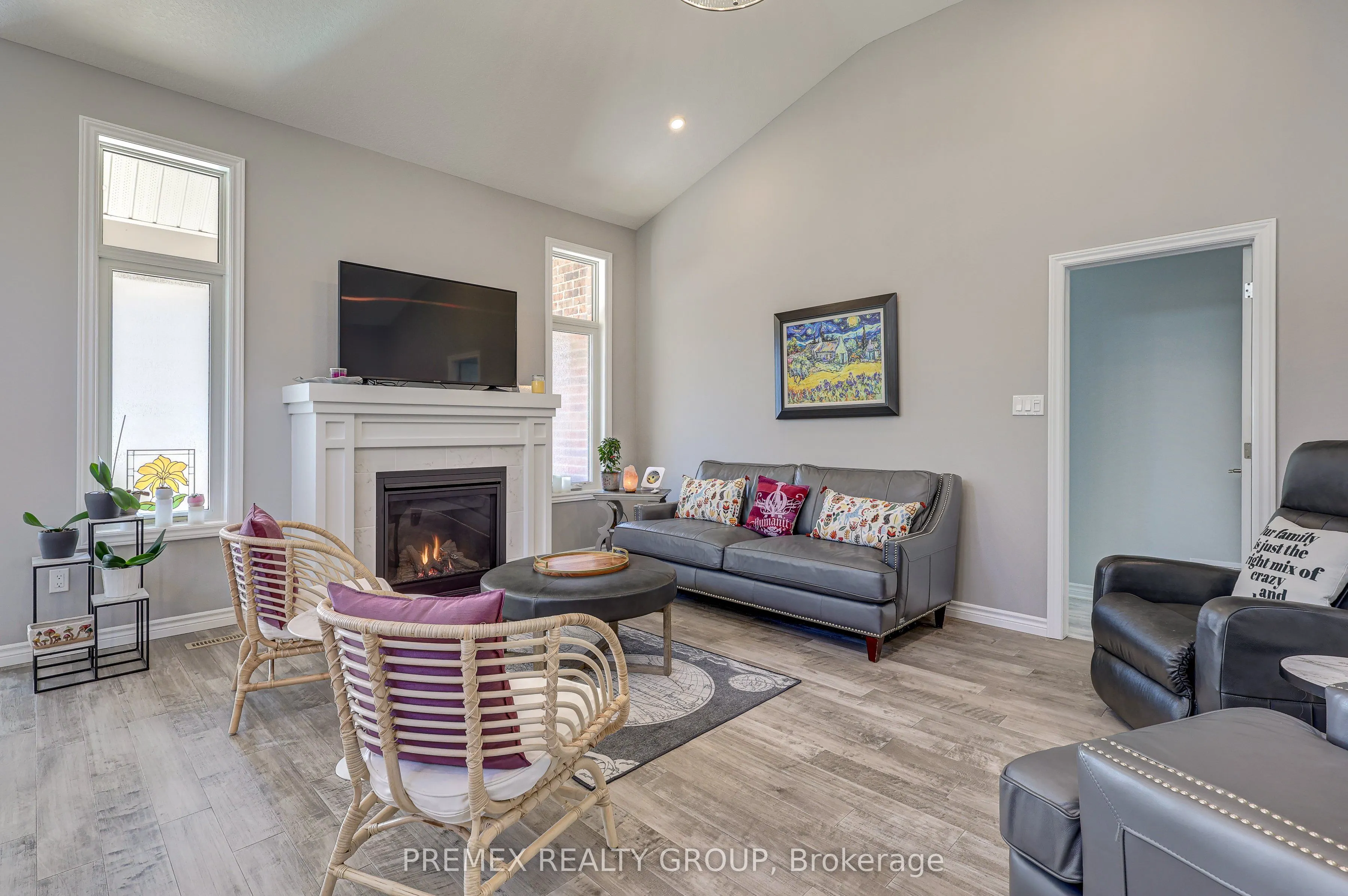 77 Princess Avenue, #2
