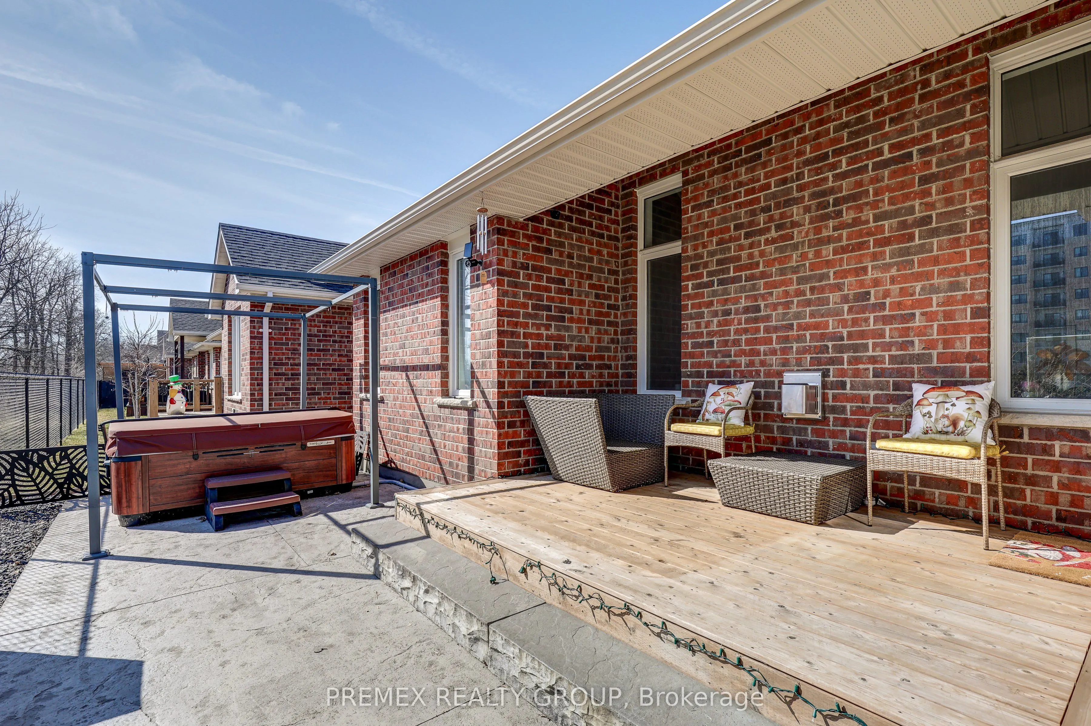 77 Princess Avenue, #2