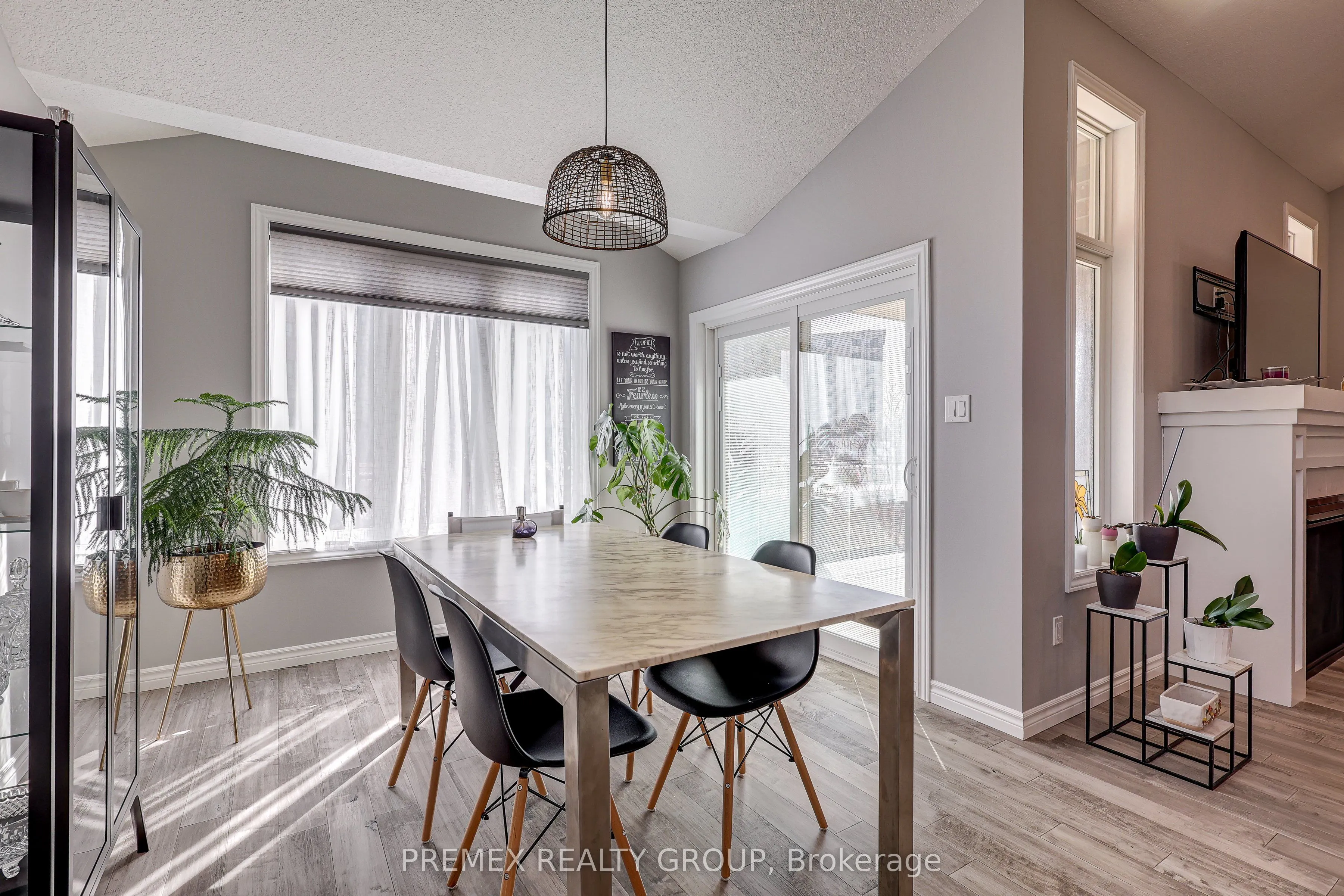 77 Princess Avenue, #2