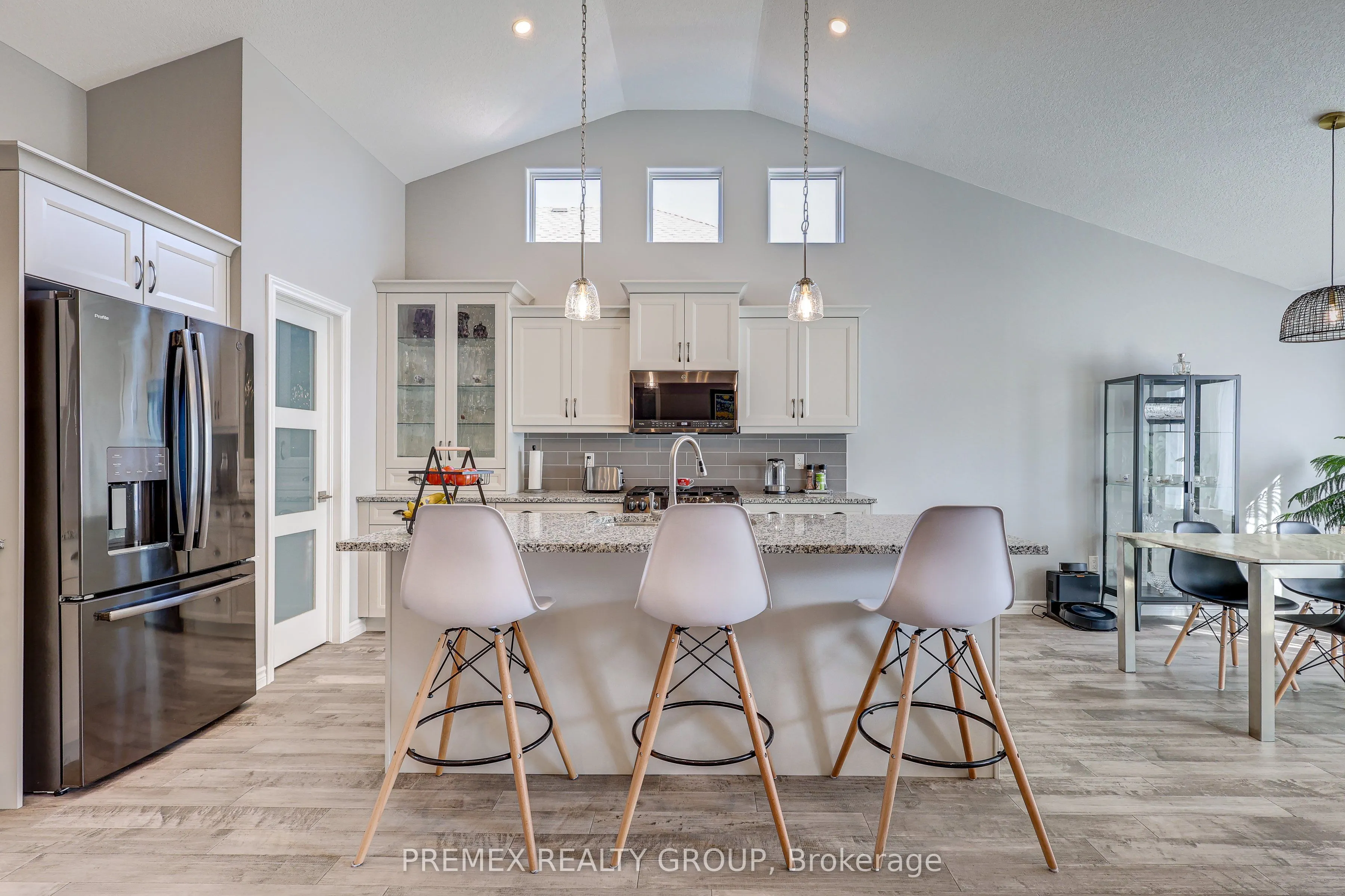 77 Princess Avenue, #2