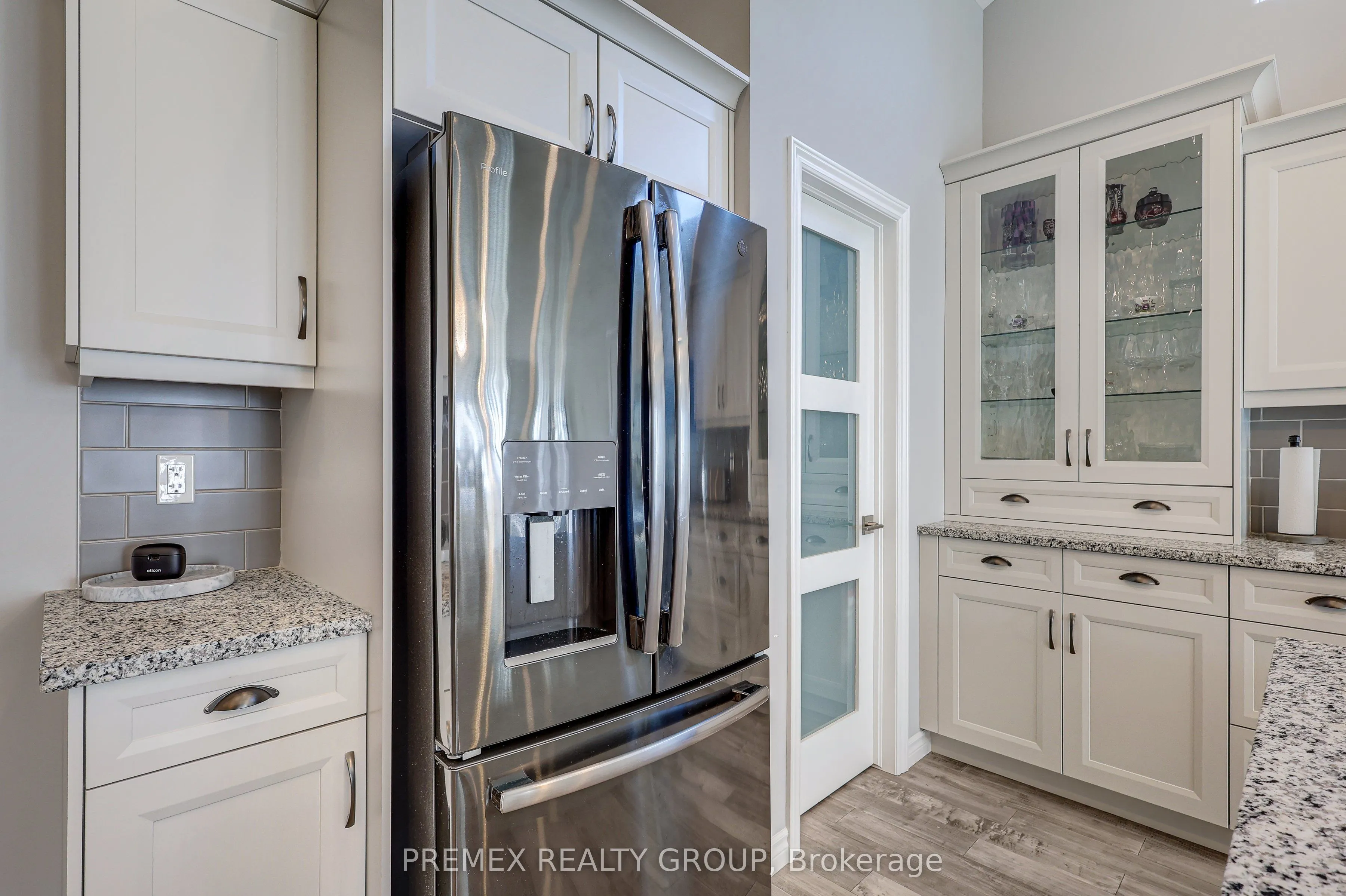 77 Princess Avenue, #2