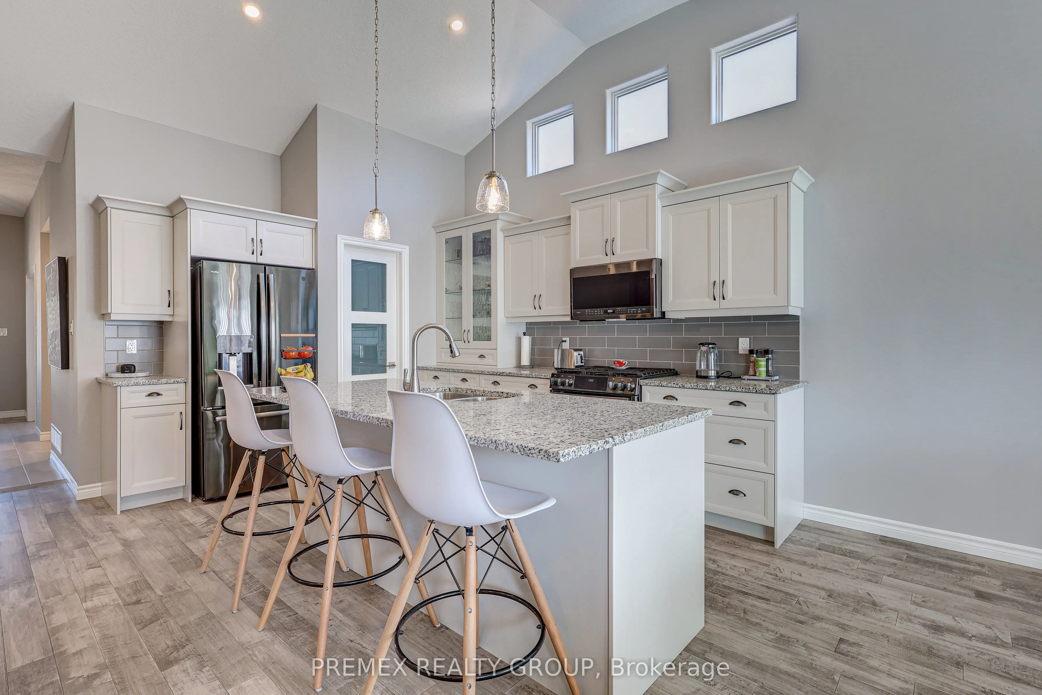 77 Princess Avenue, #2