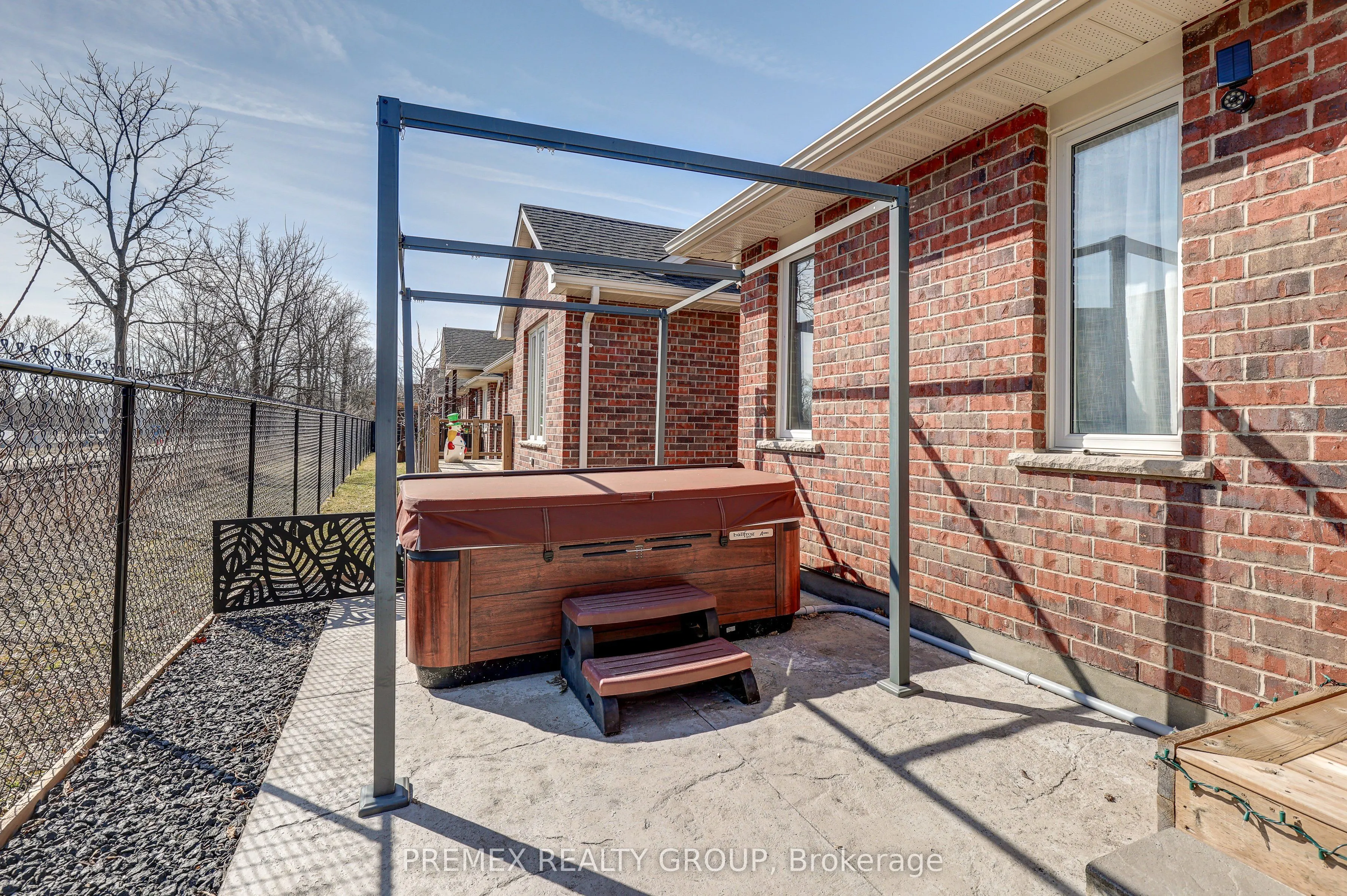 77 Princess Avenue, #2