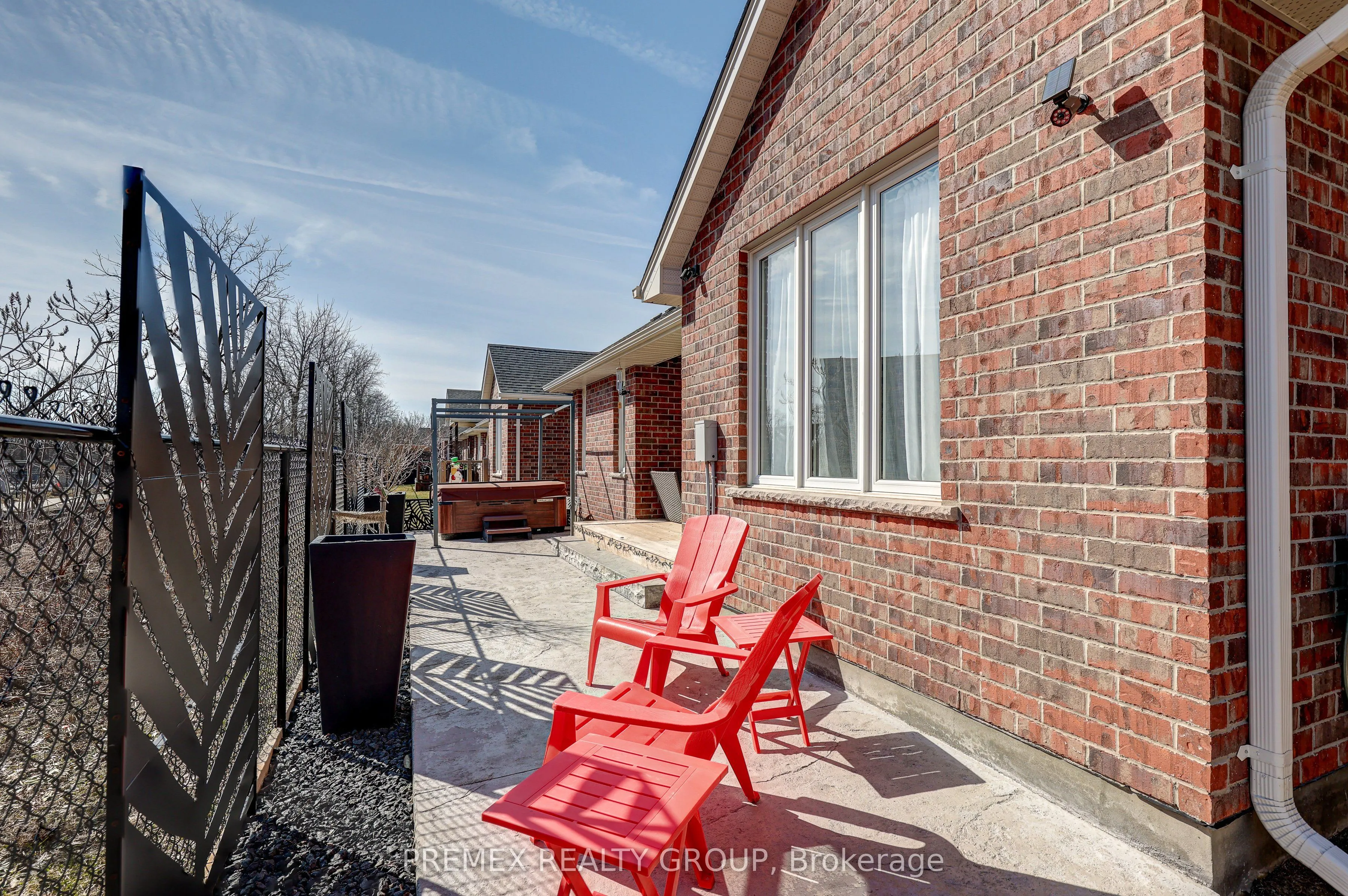 77 Princess Avenue, #2