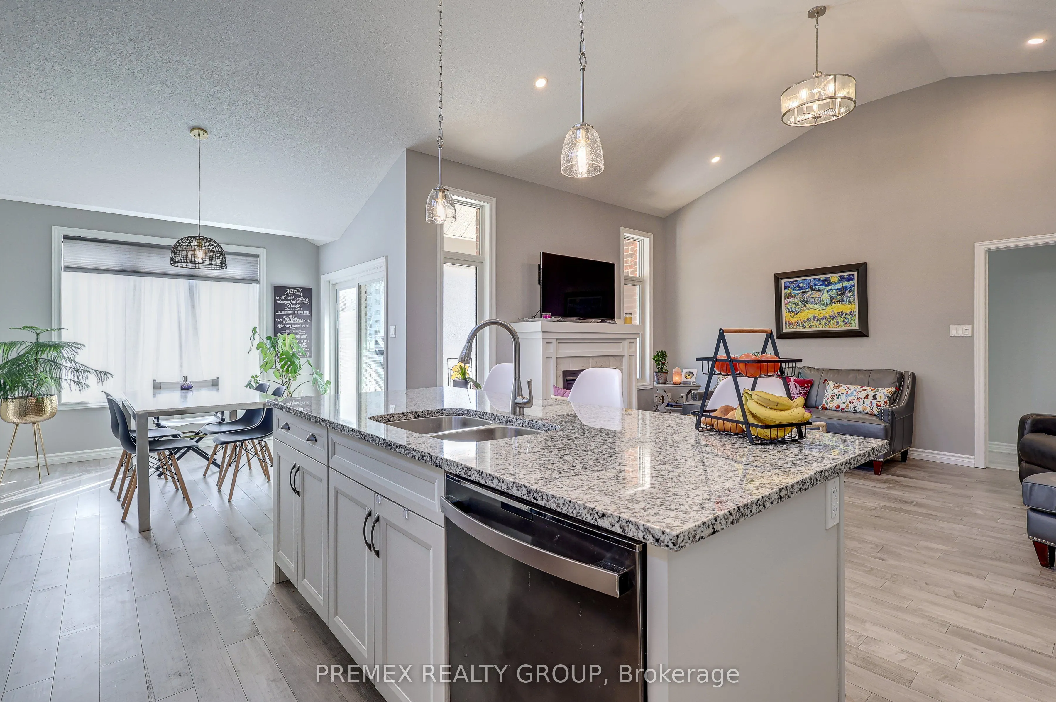 77 Princess Avenue, #2
