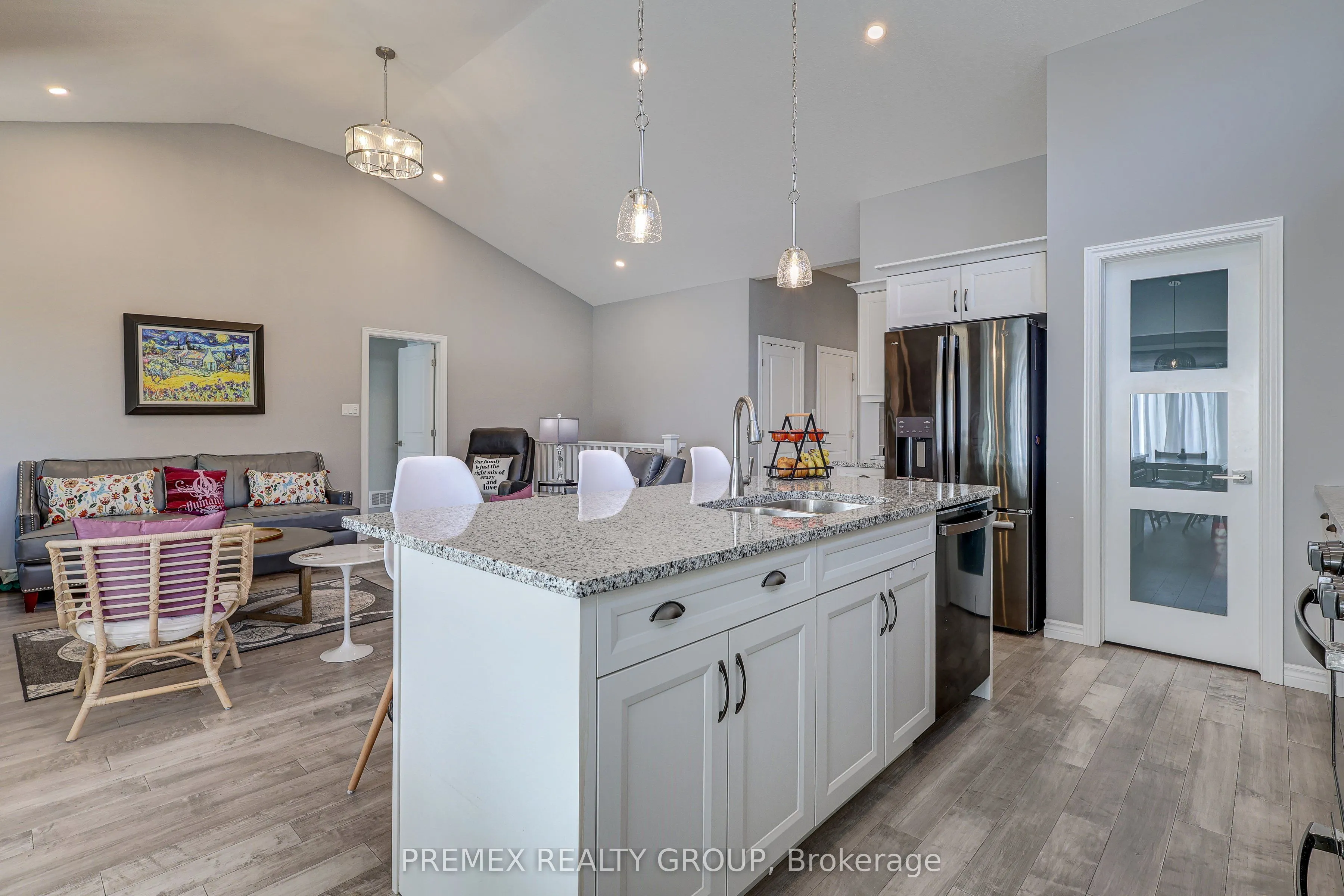 77 Princess Avenue, #2