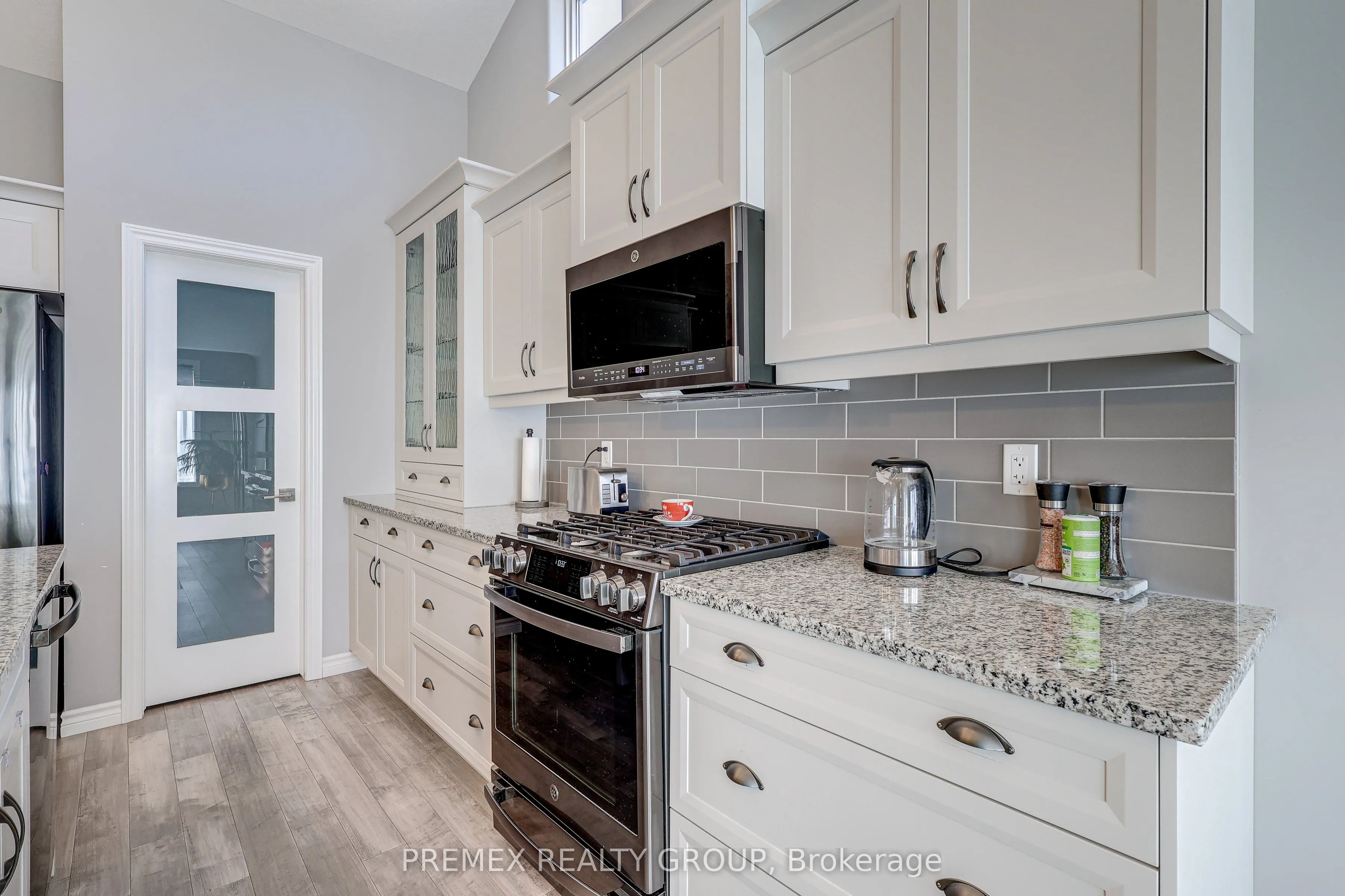 77 Princess Avenue, #2