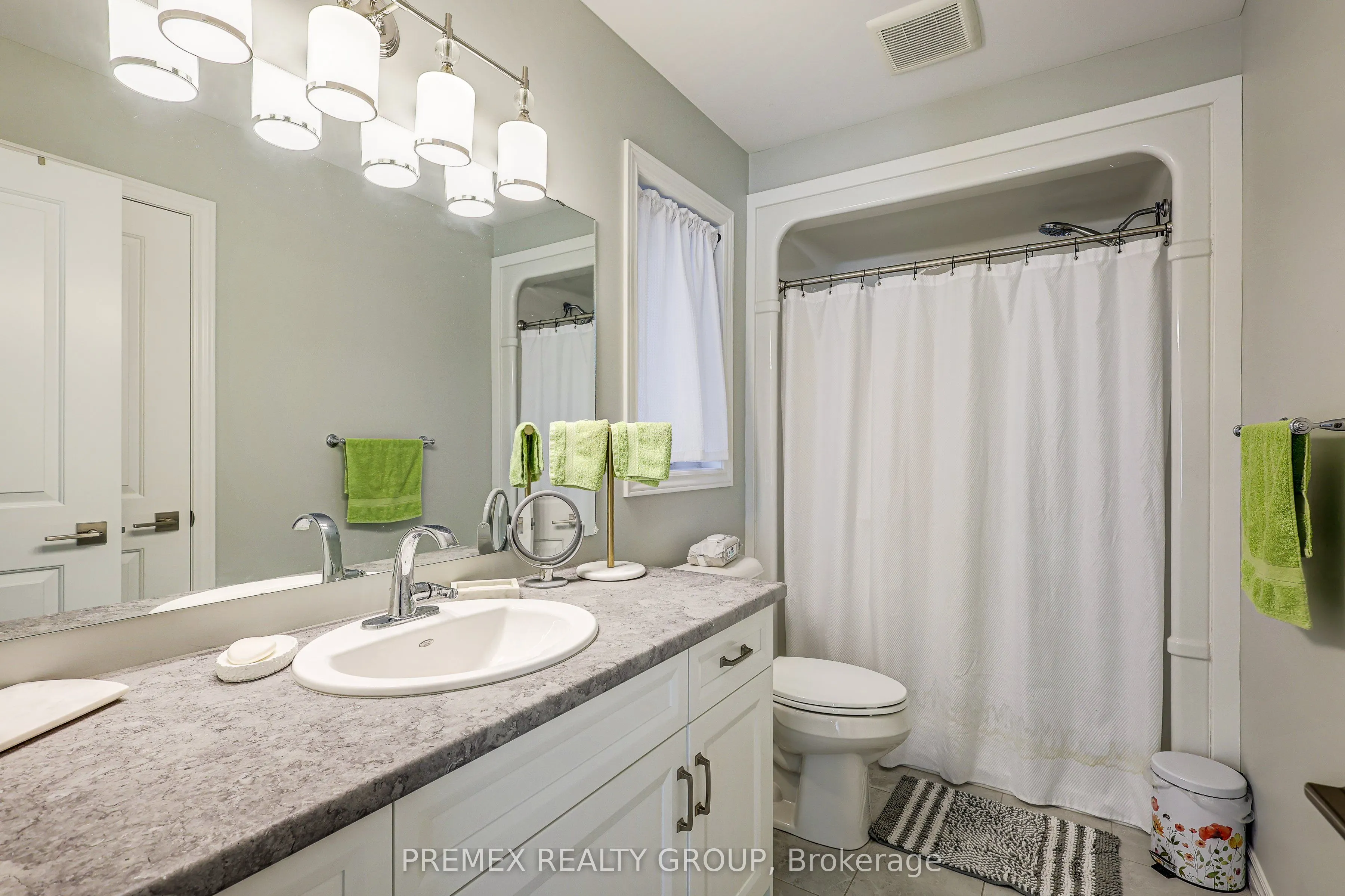 77 Princess Avenue, #2