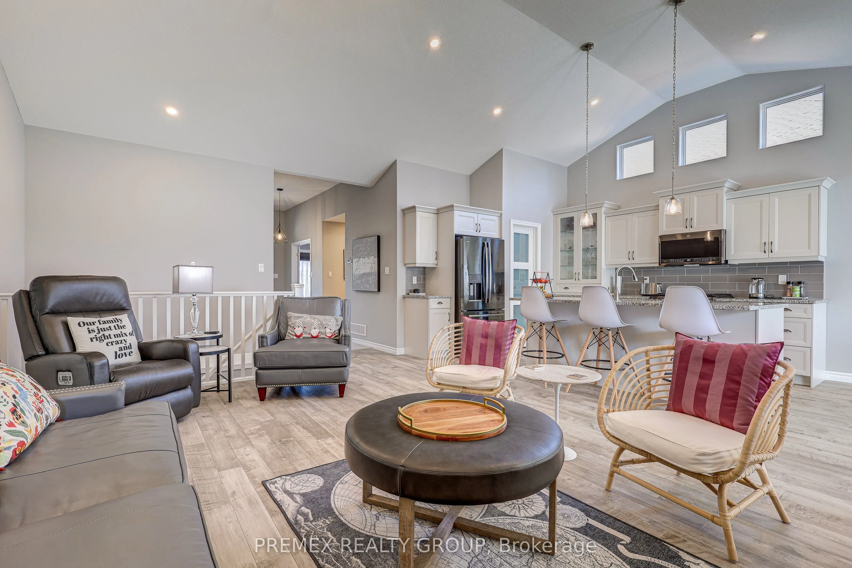 77 Princess Avenue, #2