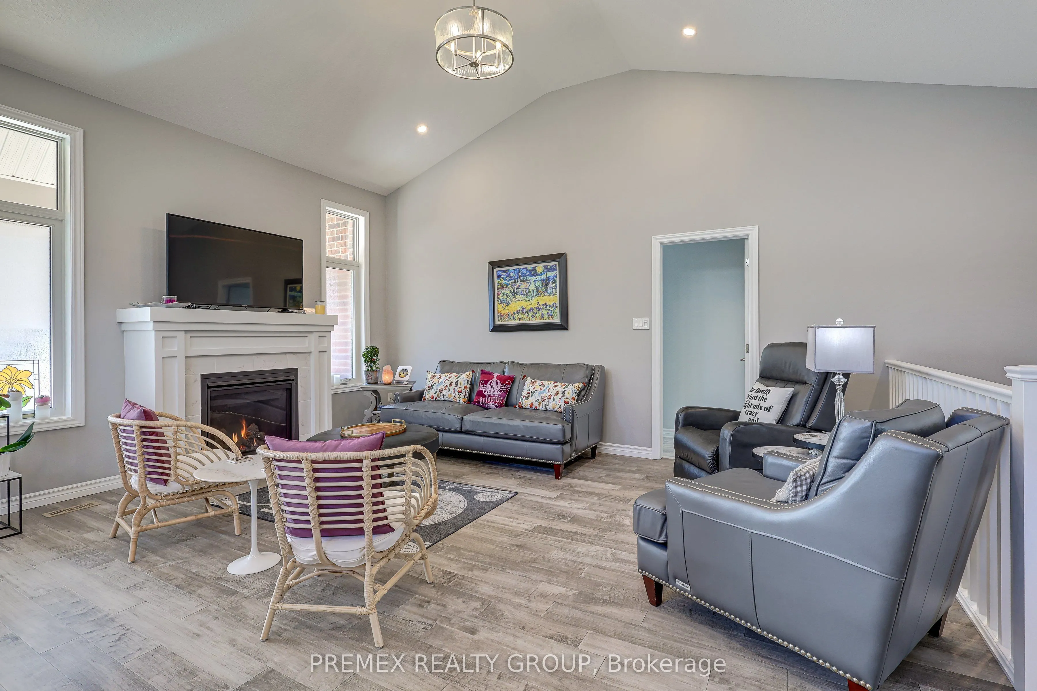 77 Princess Avenue, #2