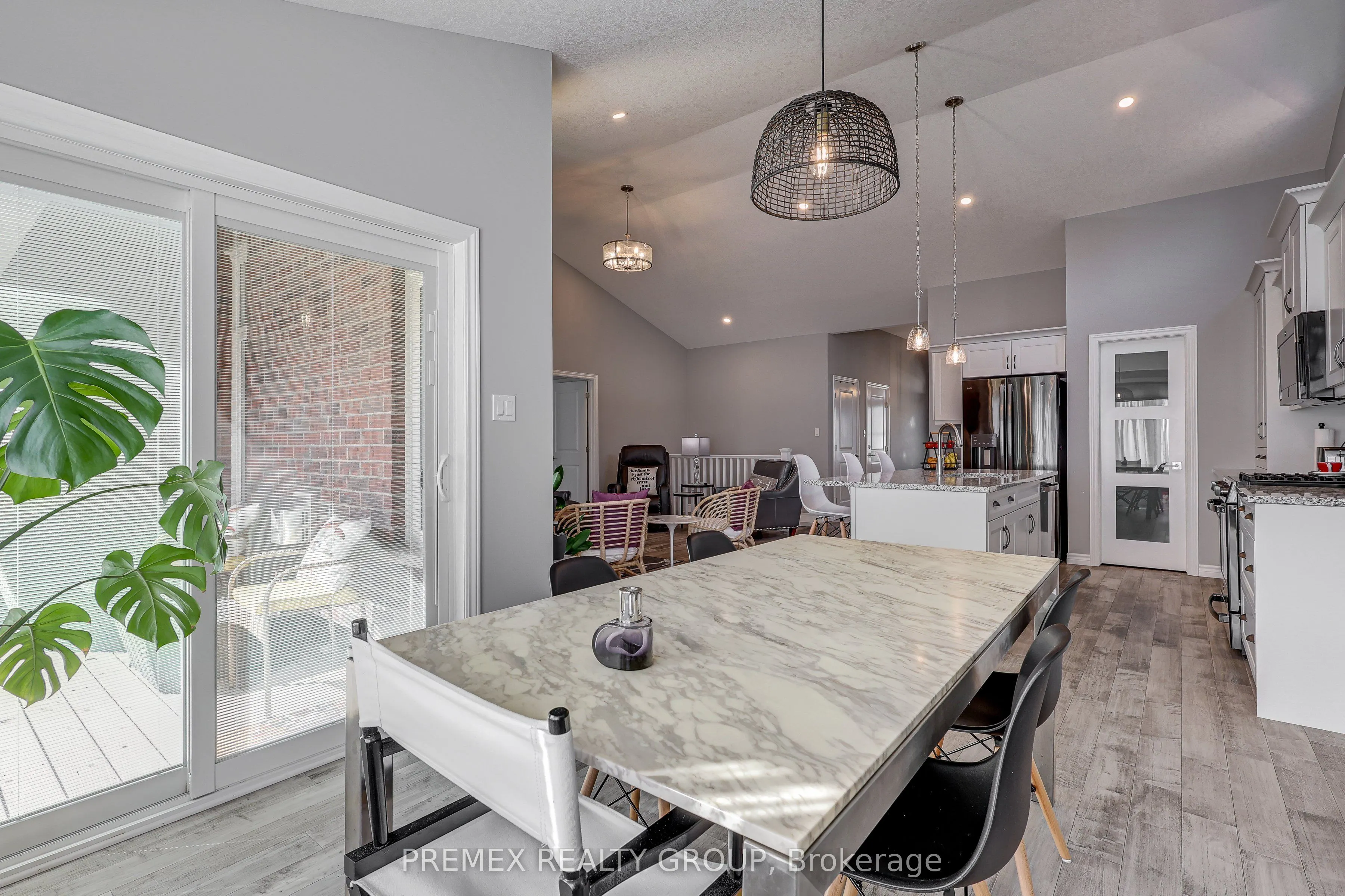 77 Princess Avenue, #2