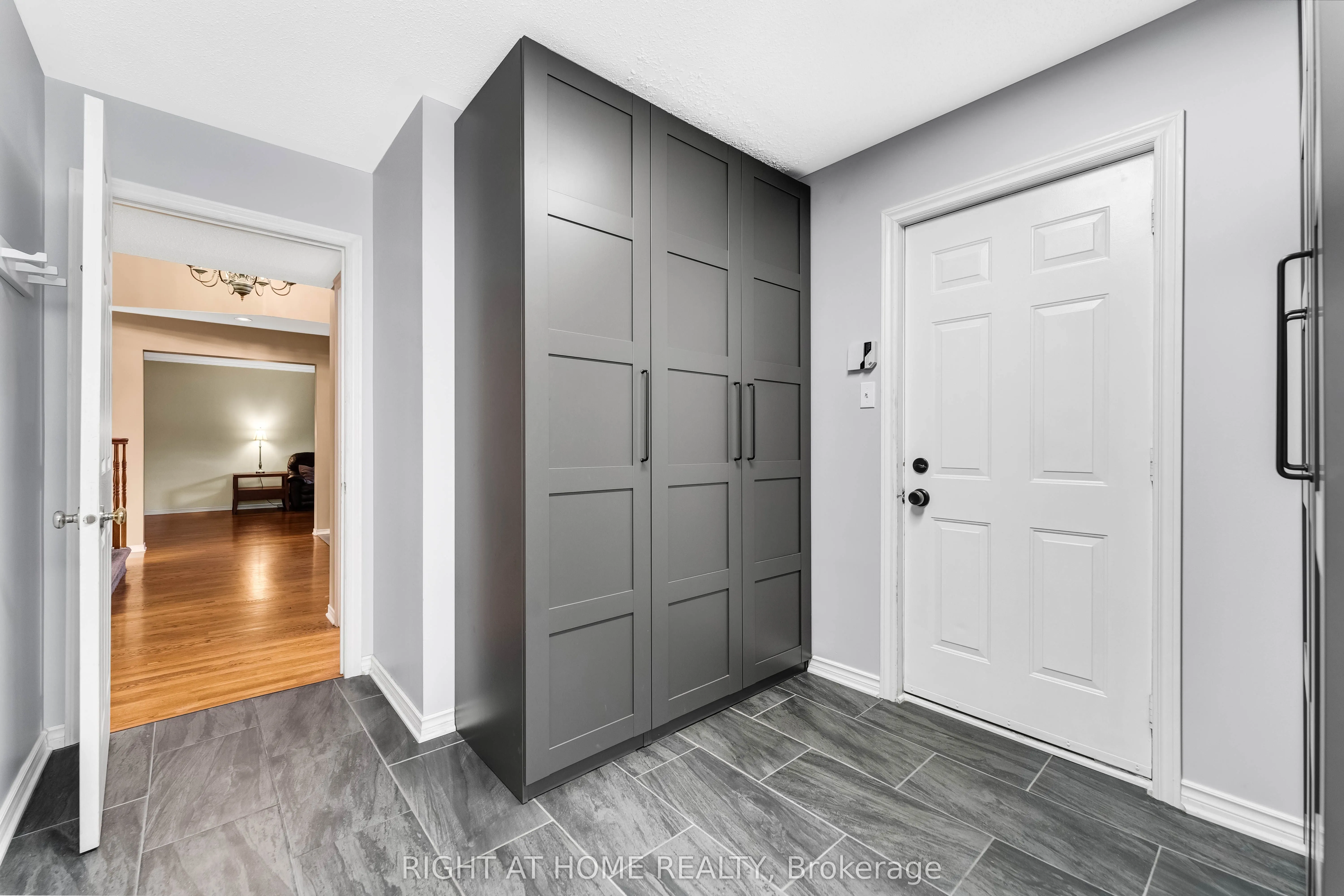 6196 Ravine Way