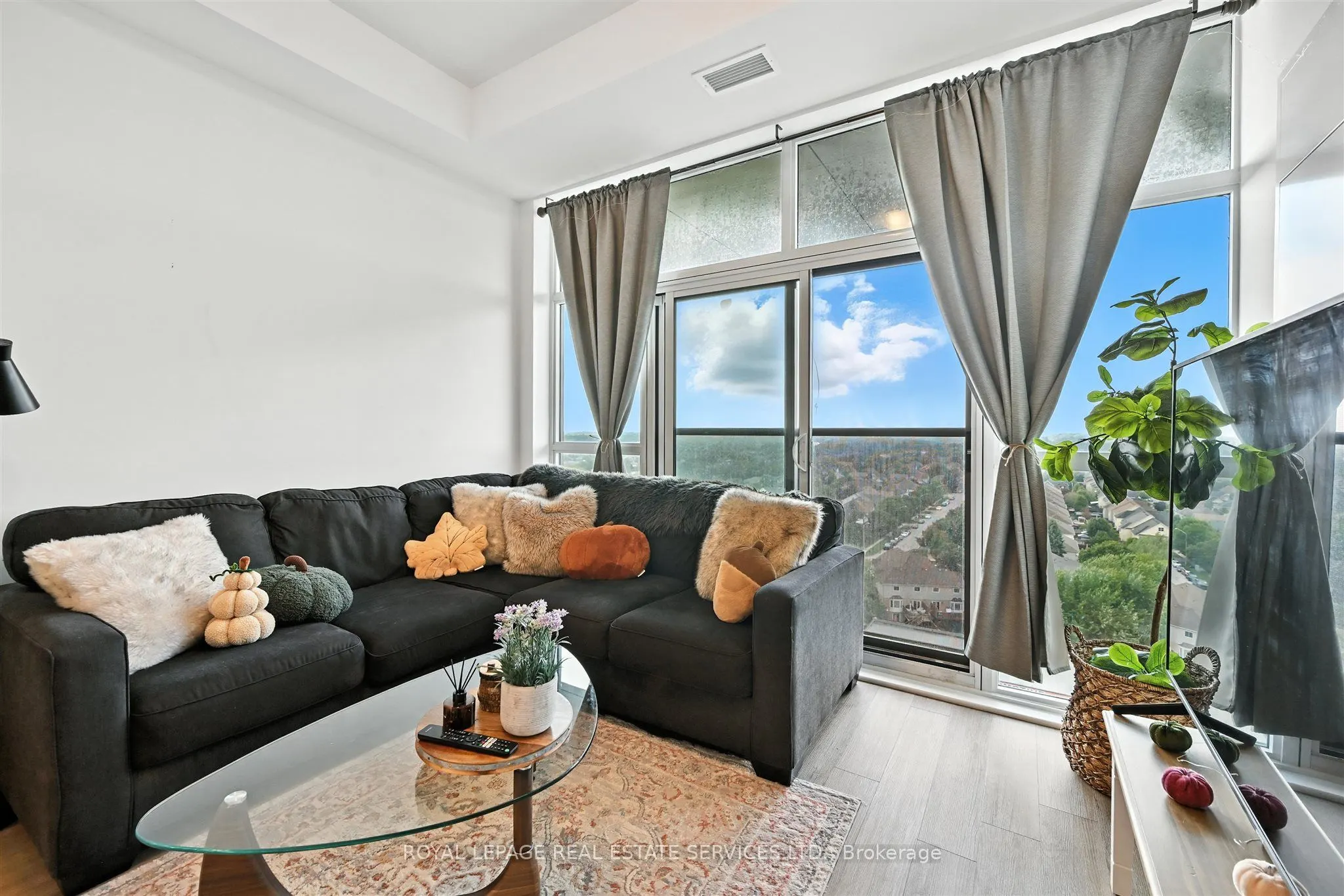 460 Dundas Street E, #1204