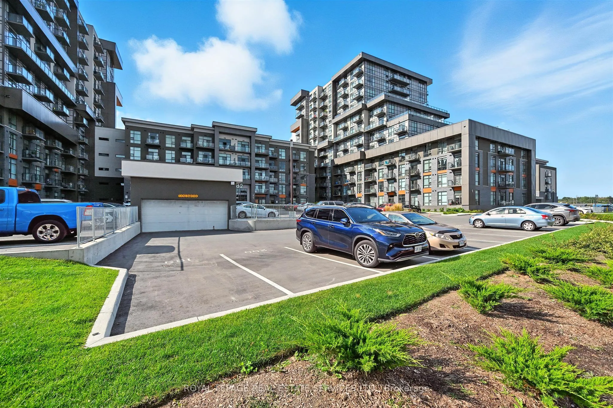460 Dundas Street E, #1204
