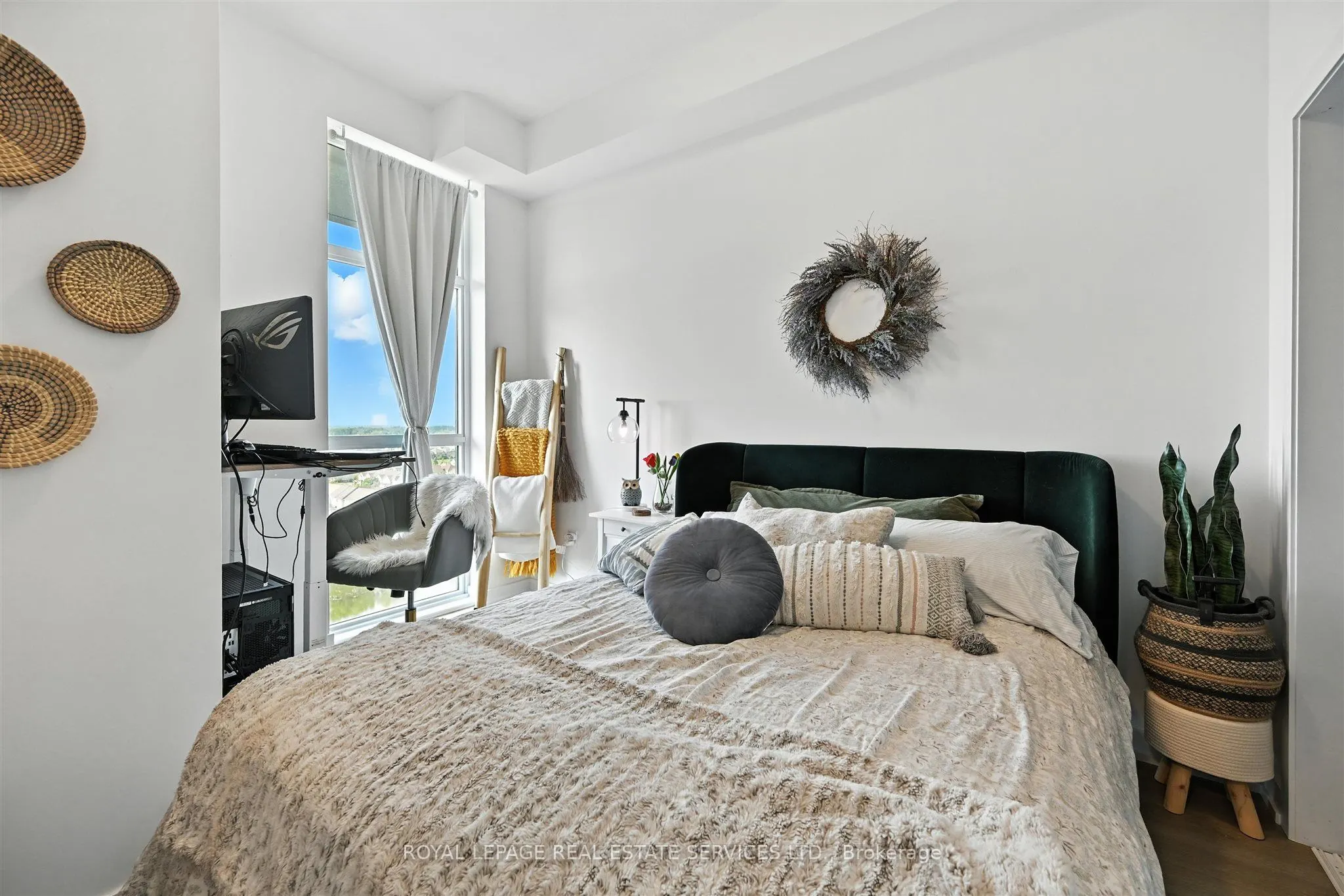 460 Dundas Street E, #1204