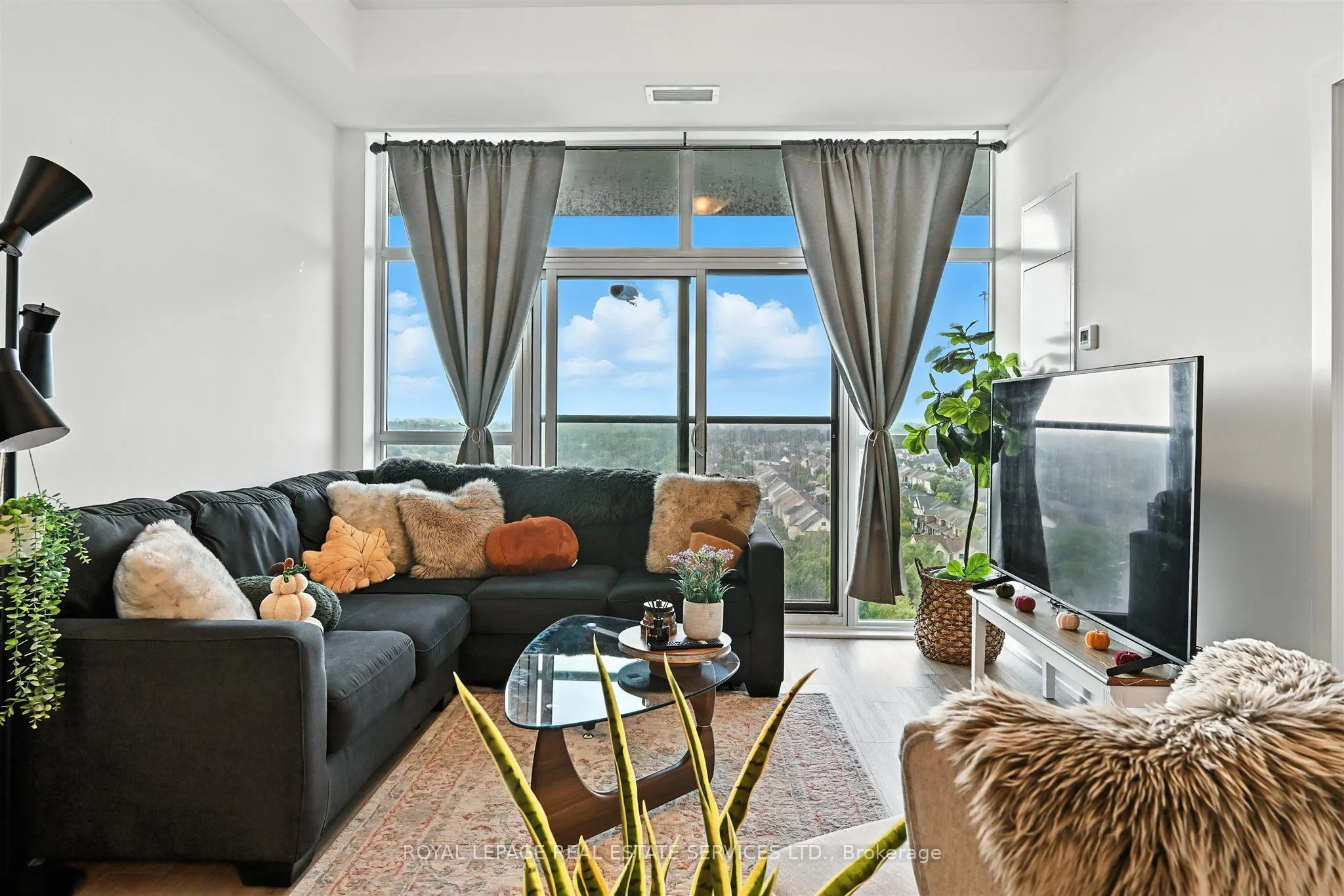 460 Dundas Street E, #1204