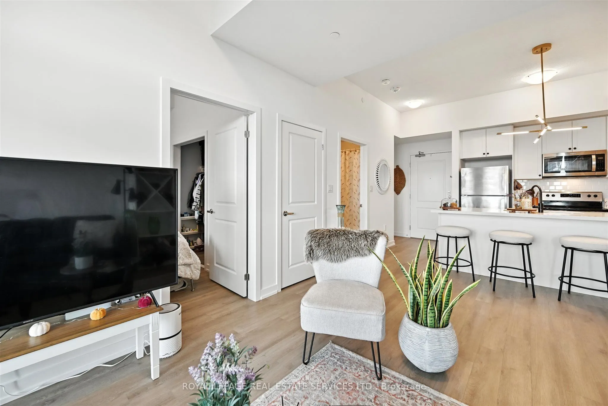460 Dundas Street E, #1204