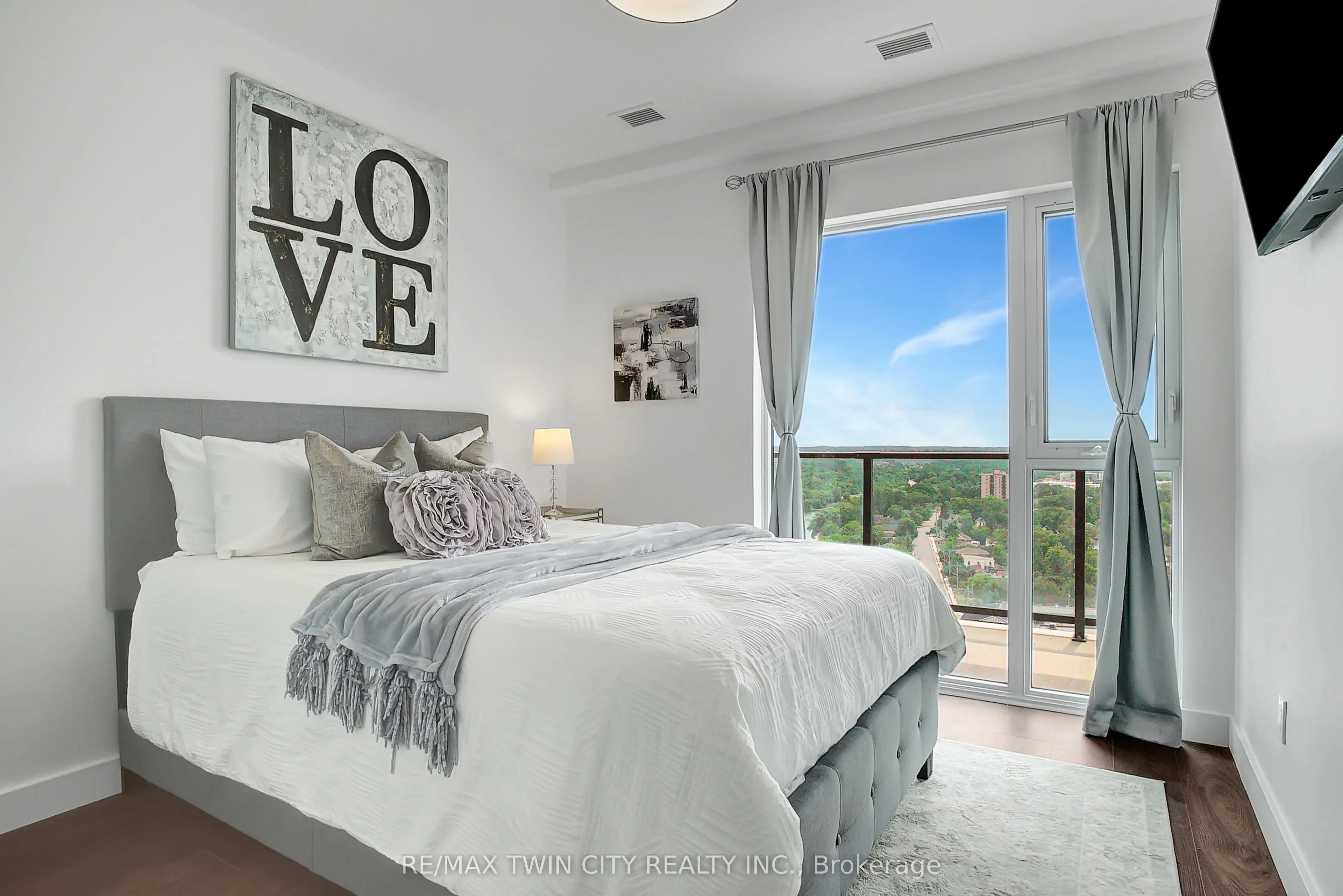 50 Grand Avenue S, #1712