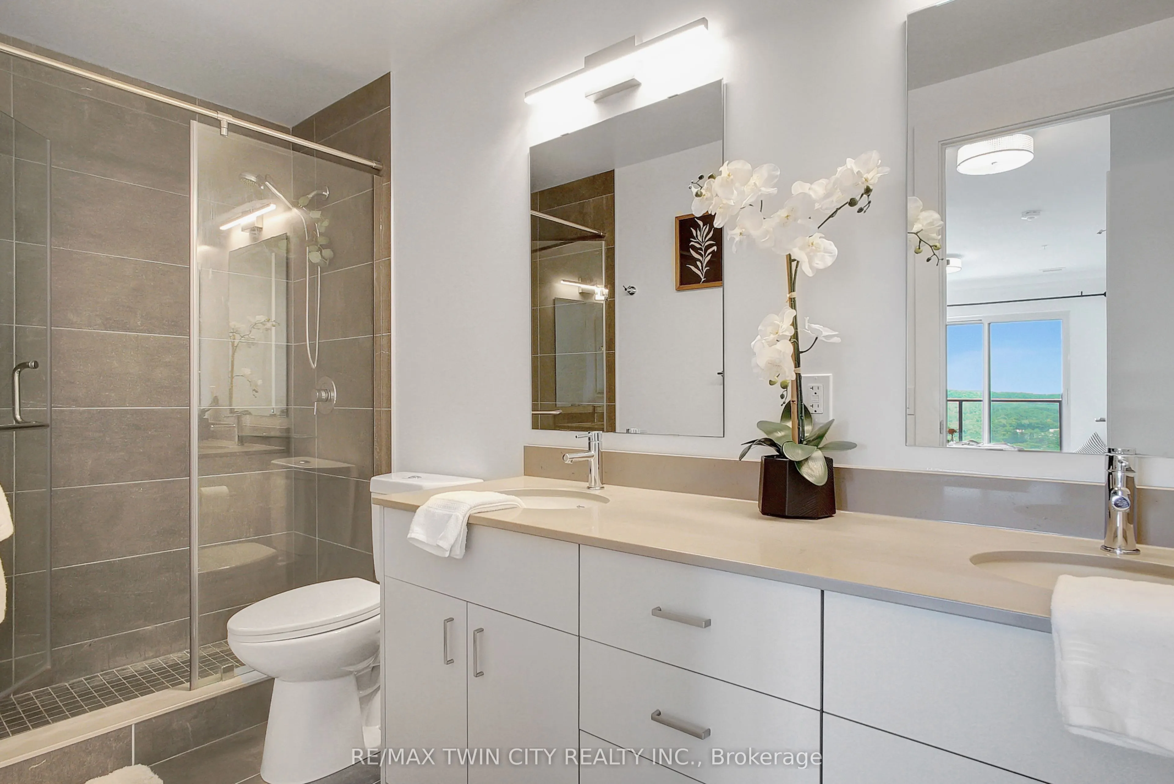 50 Grand Avenue S, #1712