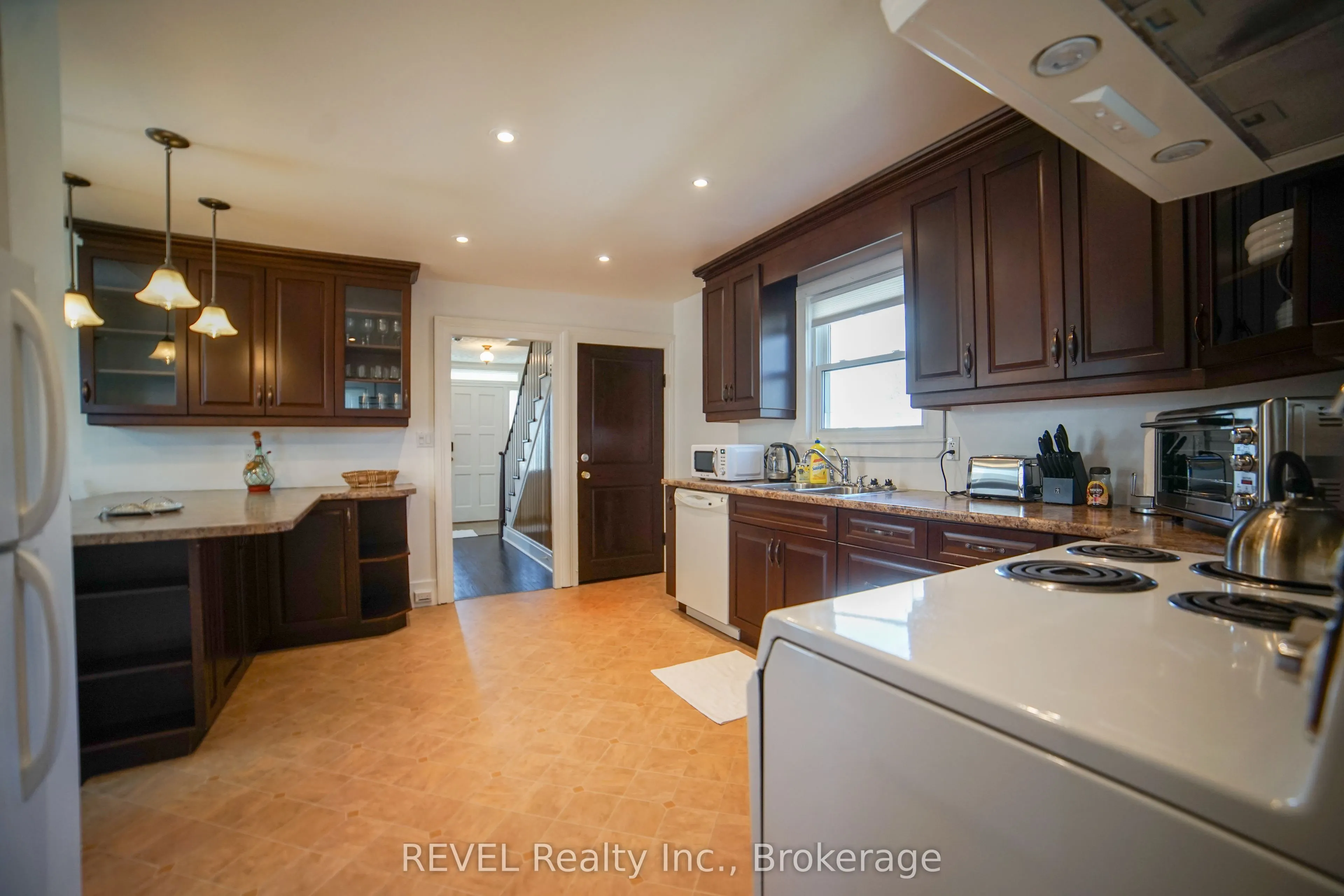 4046 Main Street