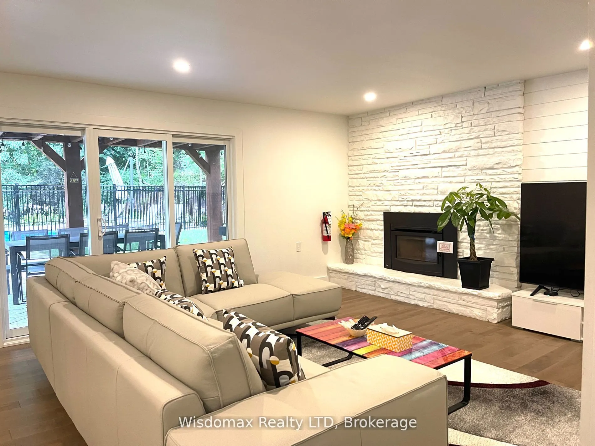 341 LAKESHORE Road