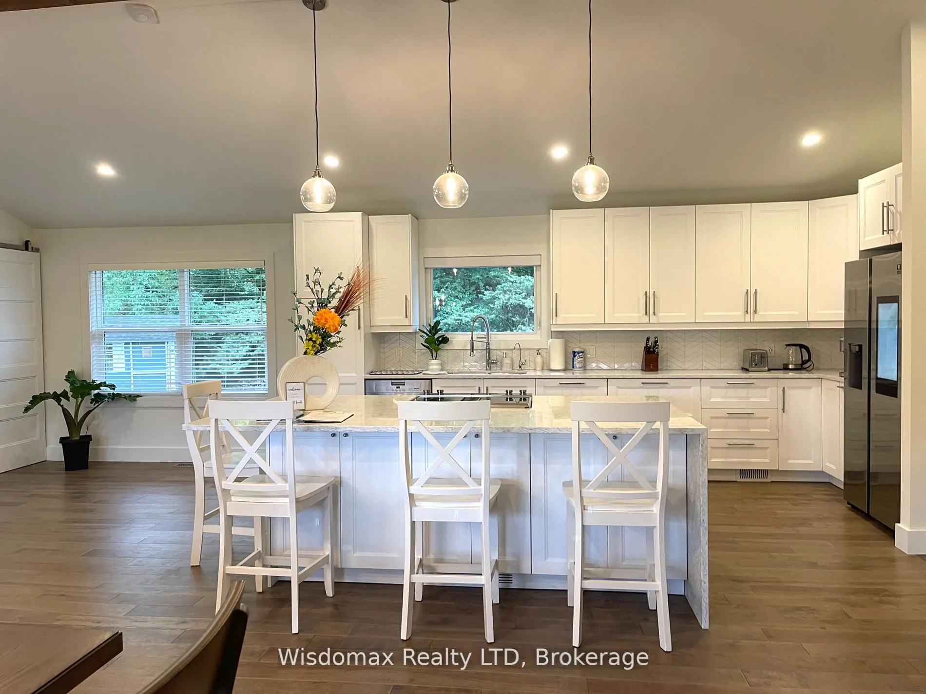 341 LAKESHORE Road