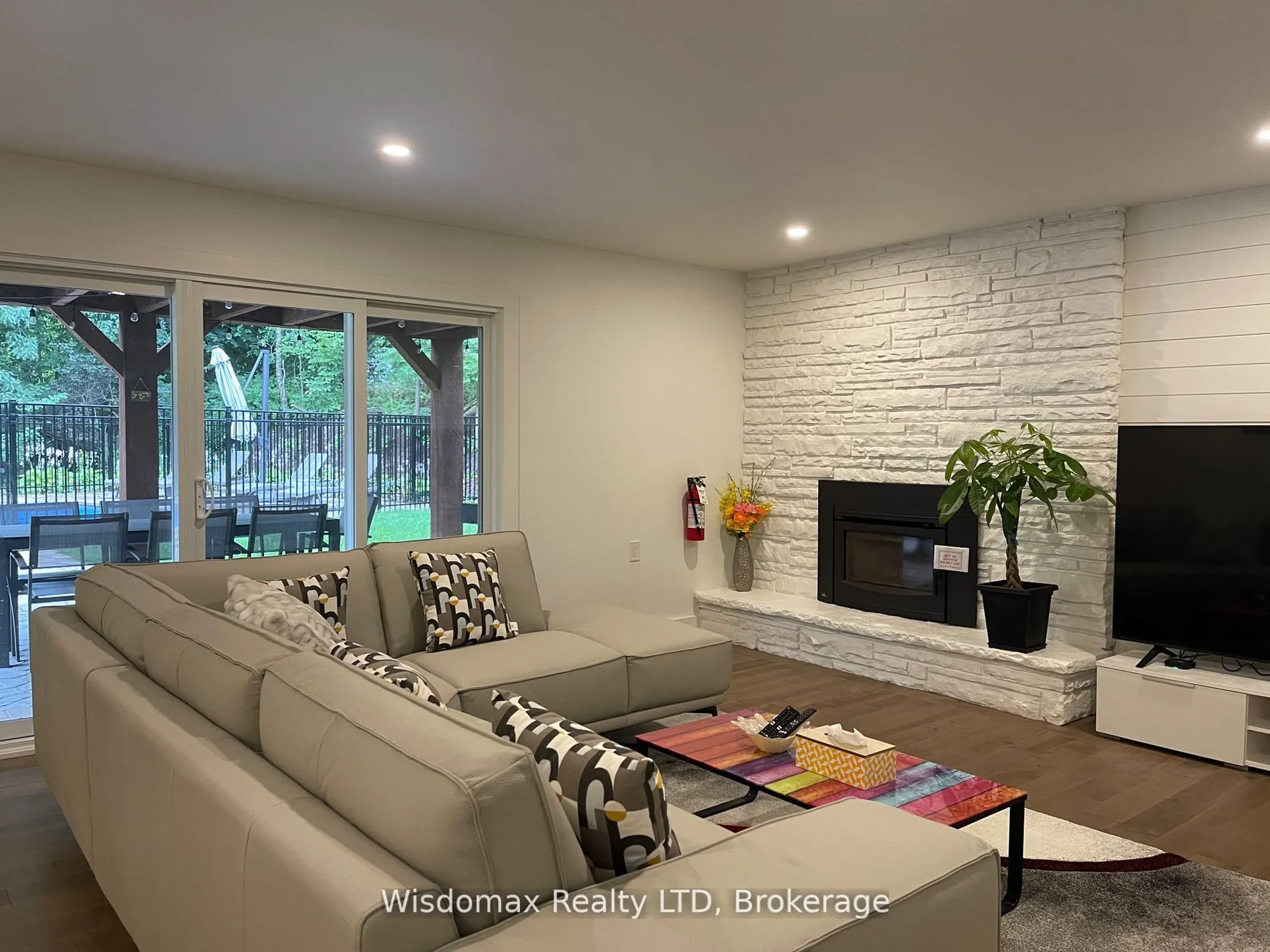 341 LAKESHORE Road