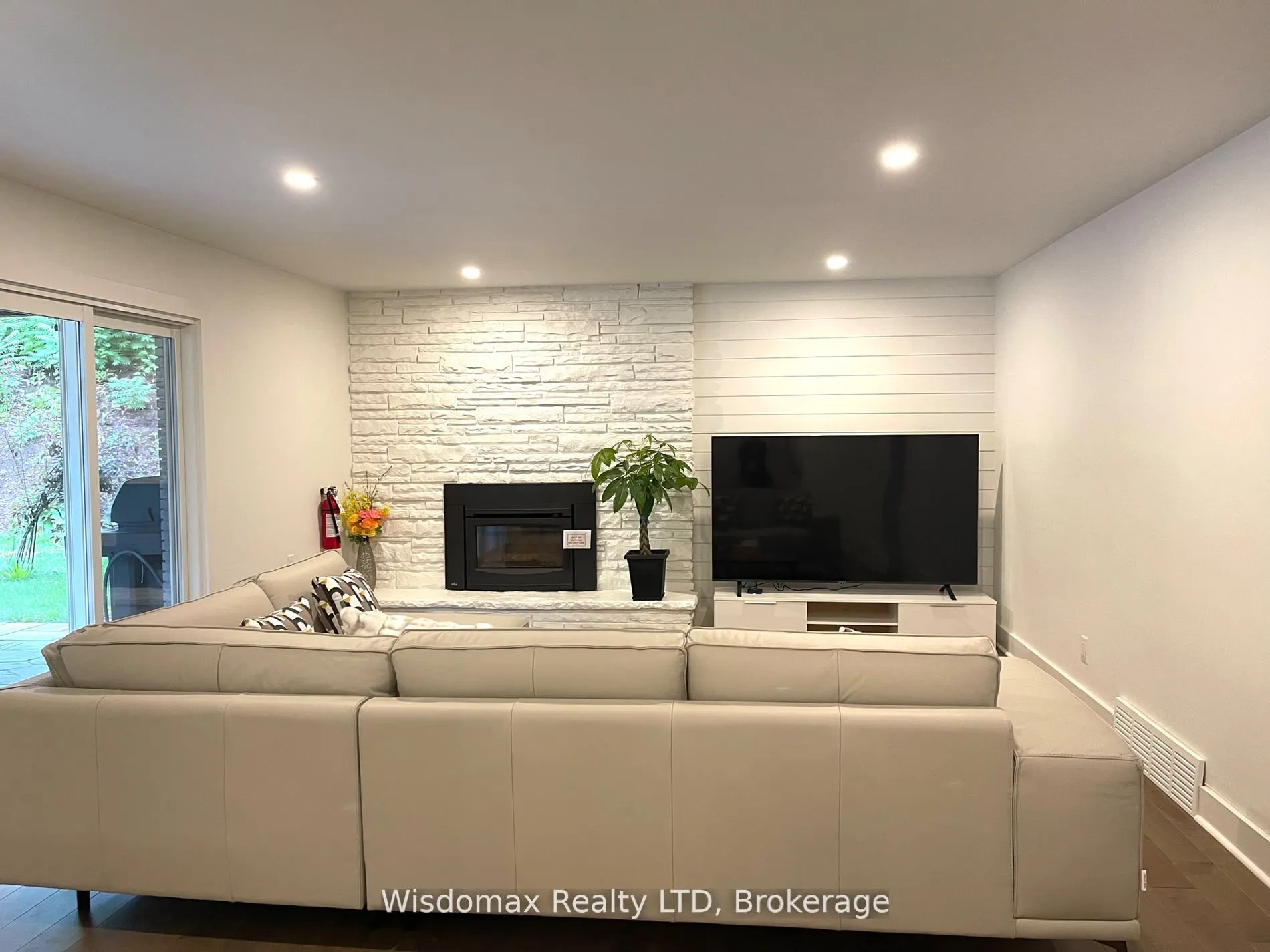 341 LAKESHORE Road