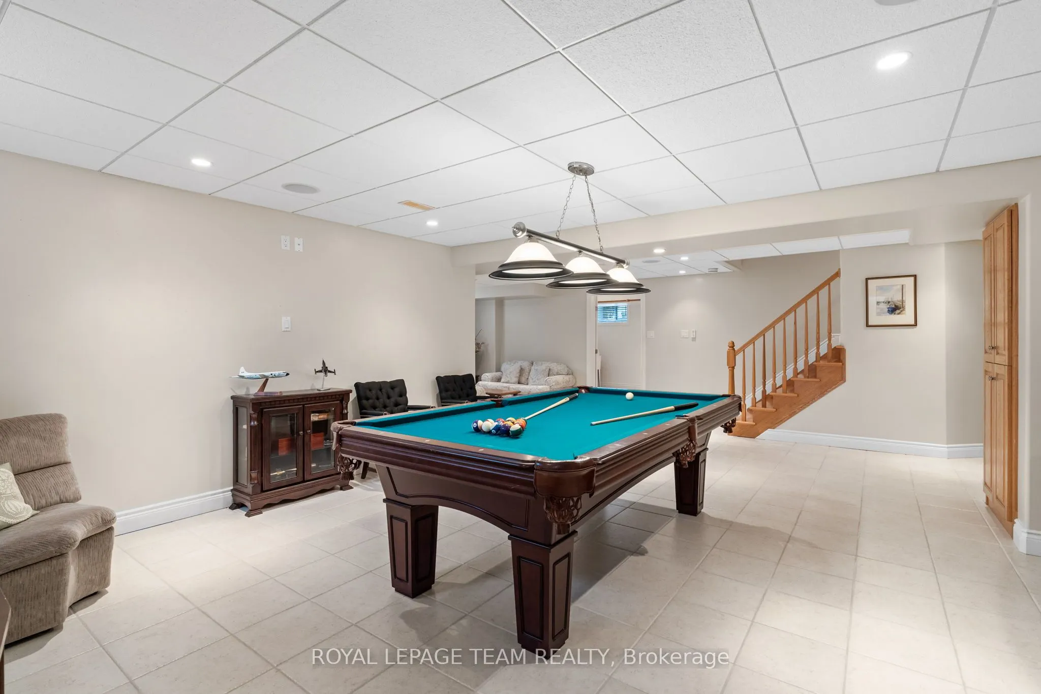 6005 Earlscourt Crescent