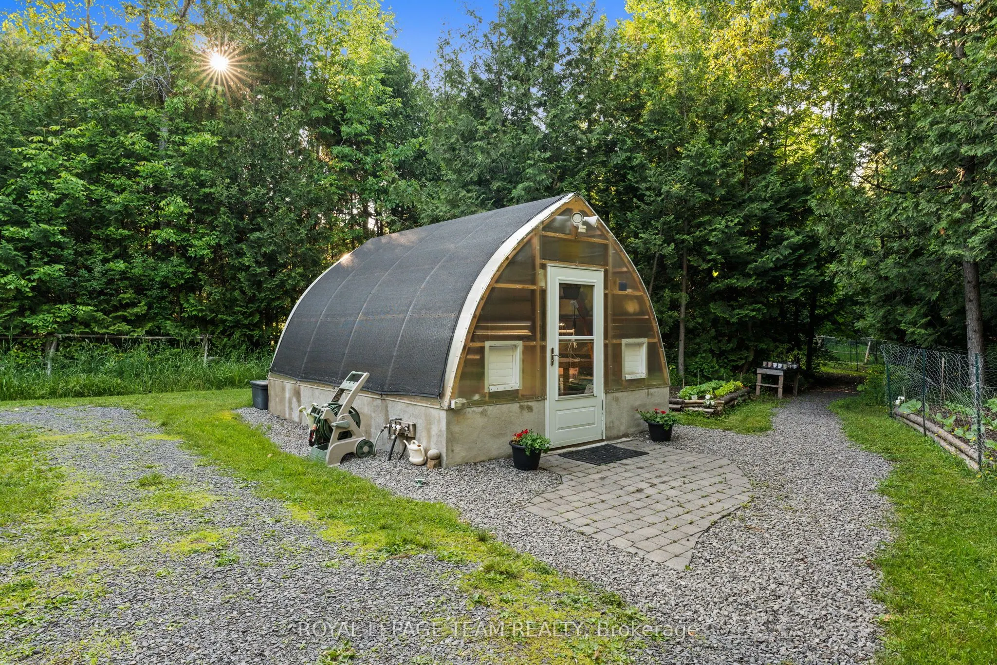 6005 Earlscourt Crescent