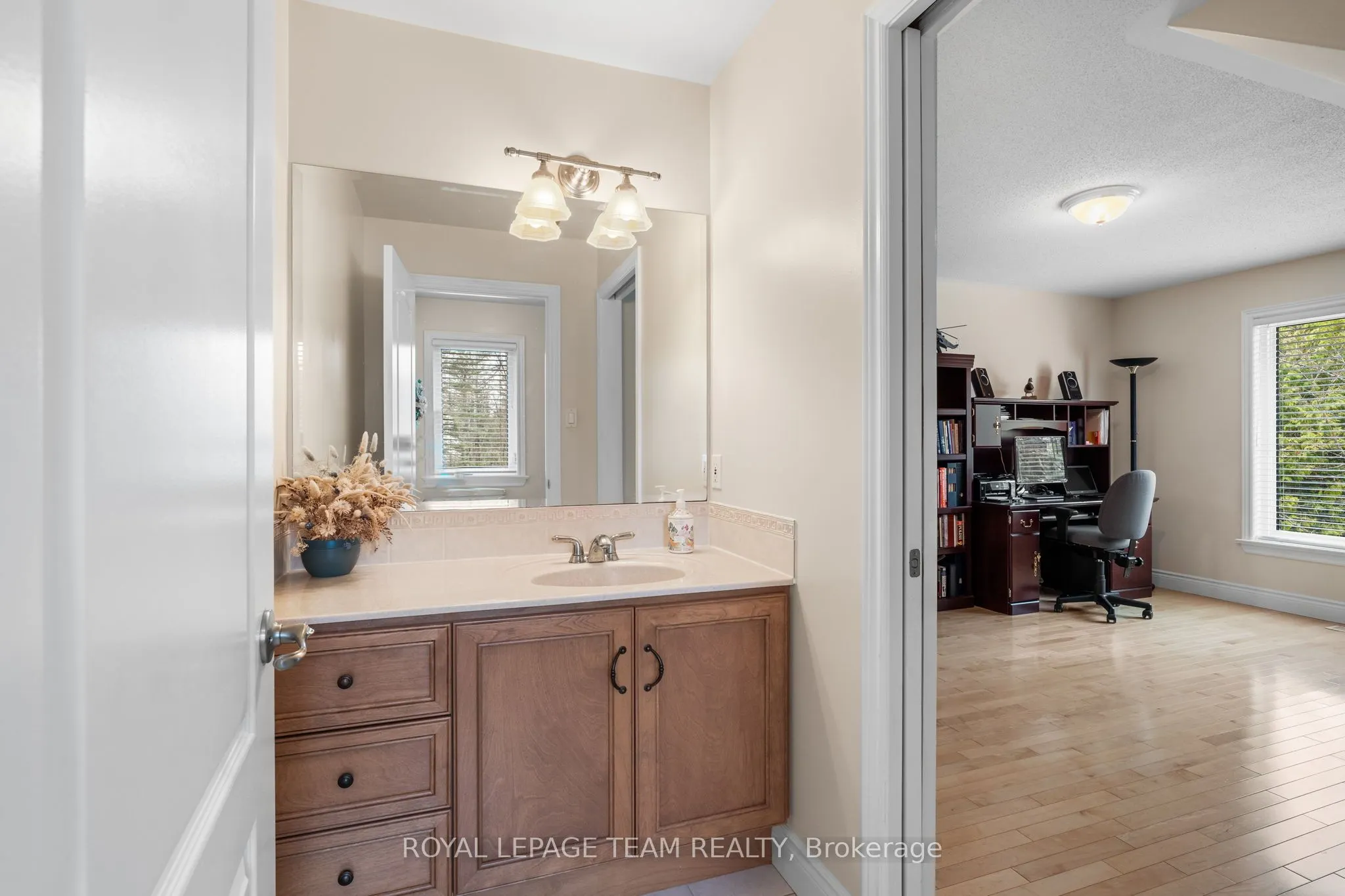 6005 Earlscourt Crescent