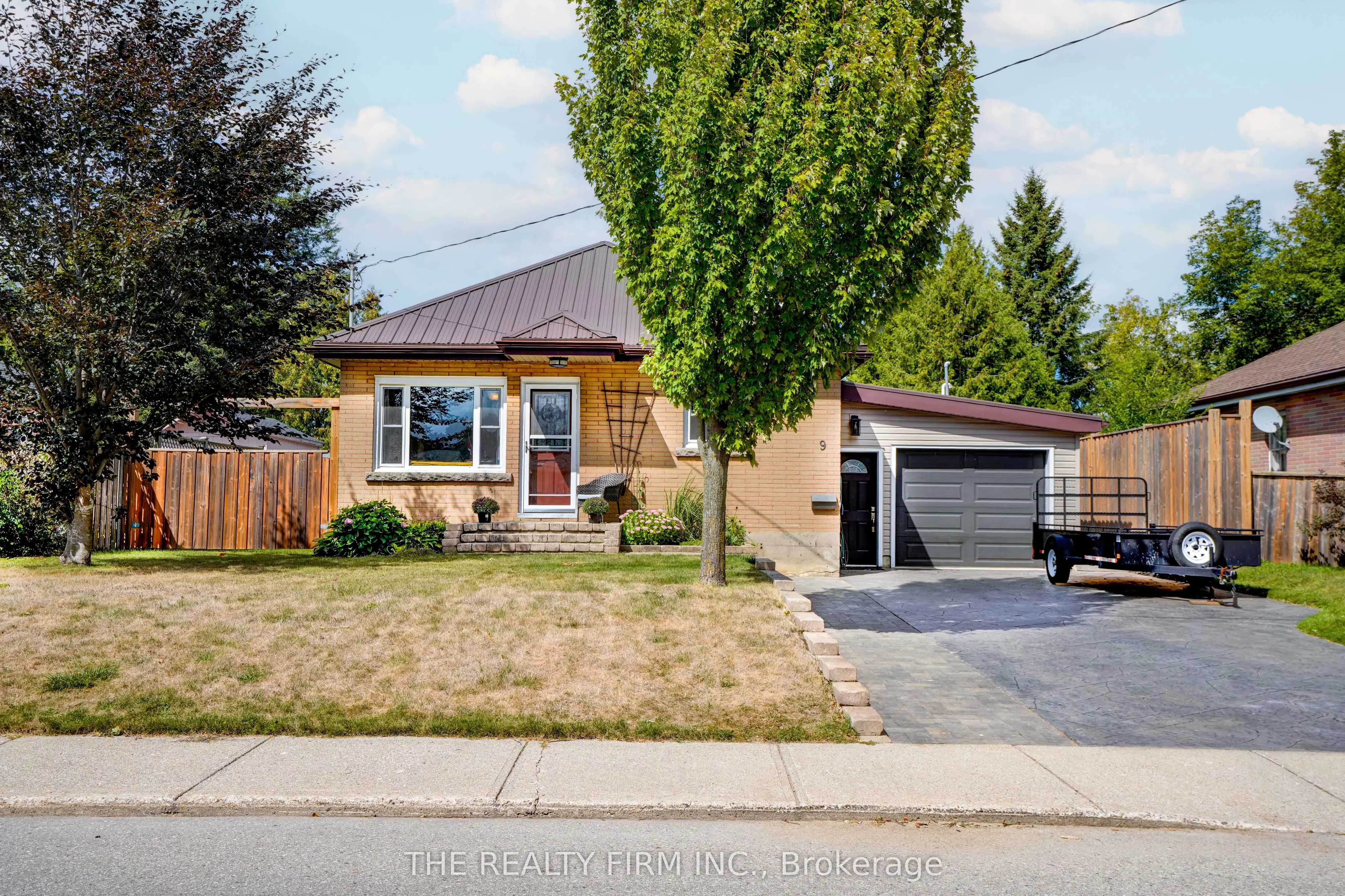 9 Aileen Drive