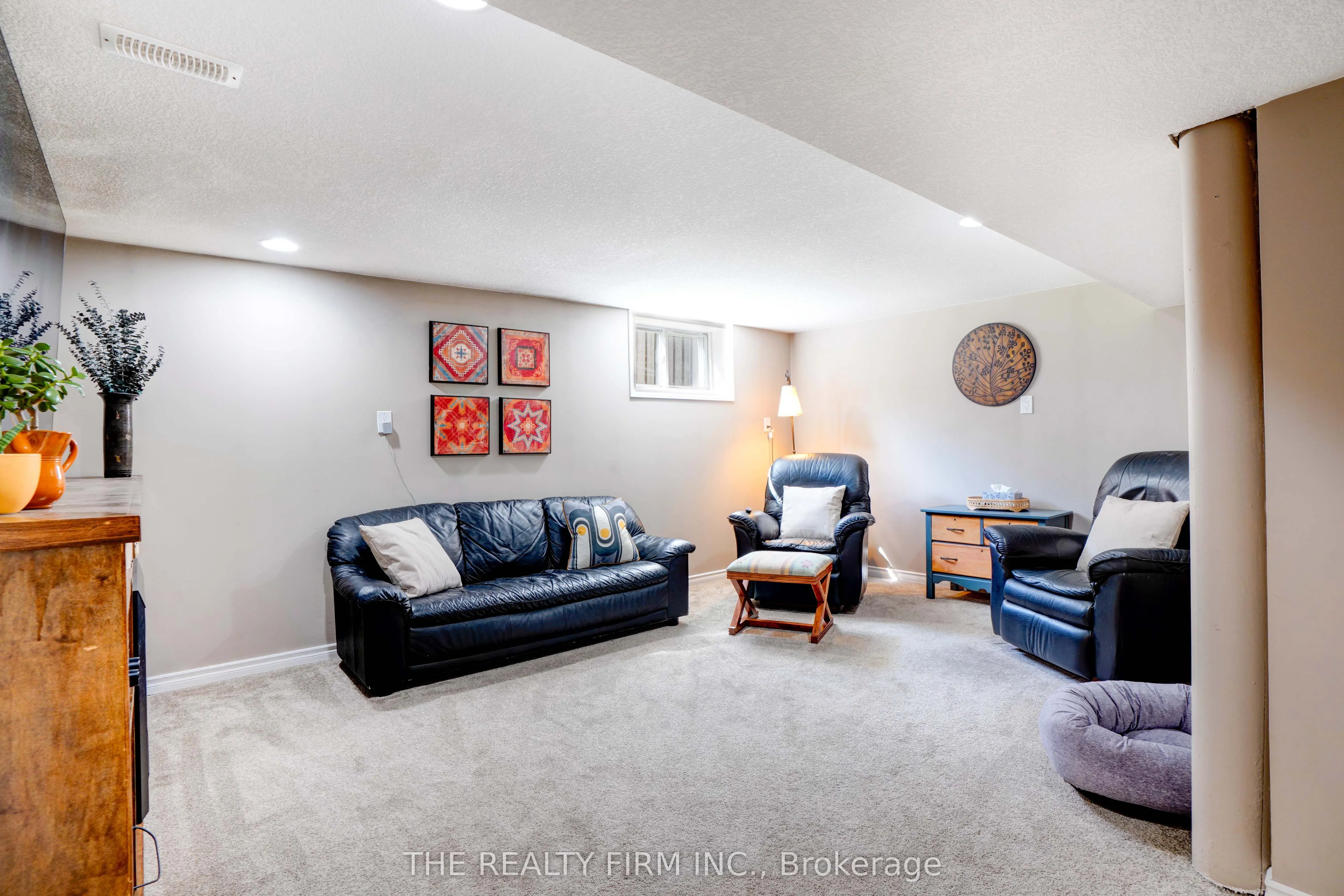 9 Aileen Drive