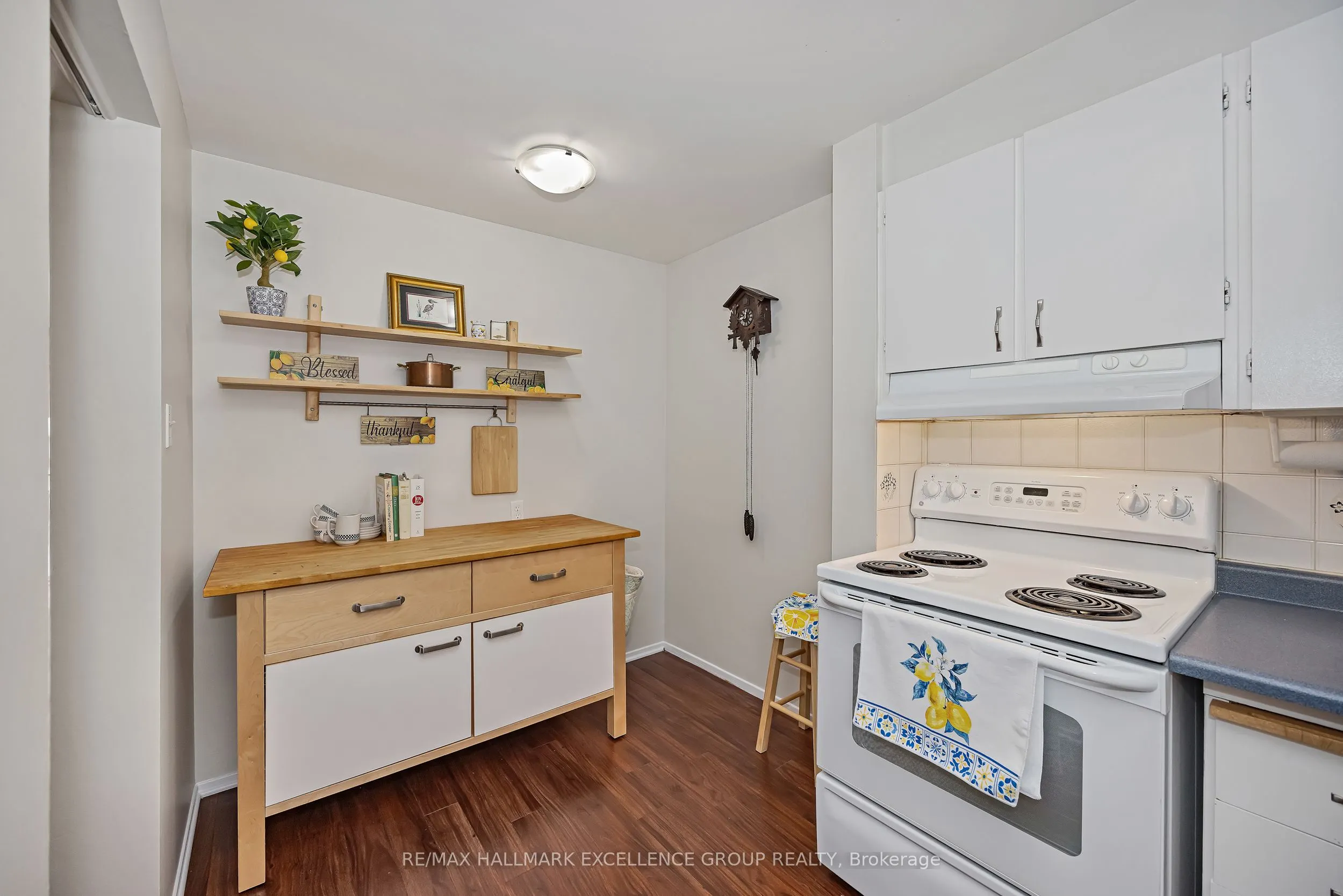 102F Valley Stream Drive, #12