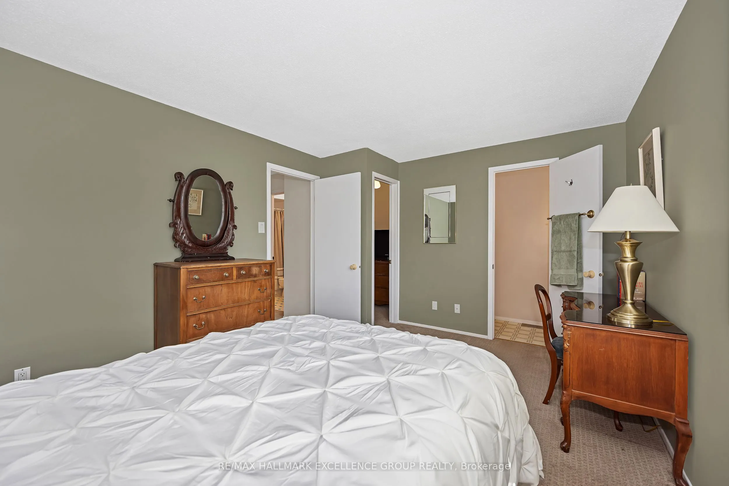 102F Valley Stream Drive, #12