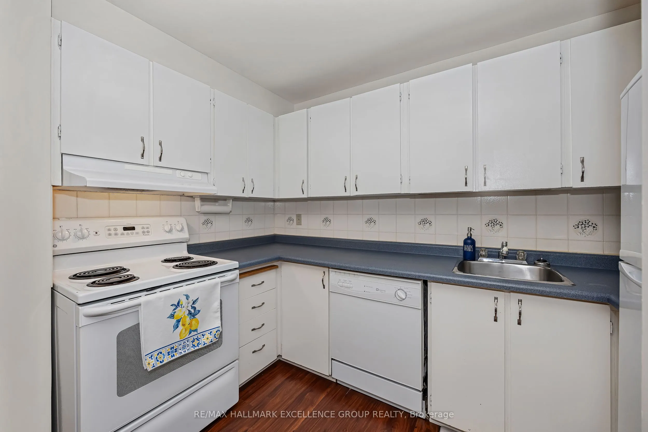 102F Valley Stream Drive, #12
