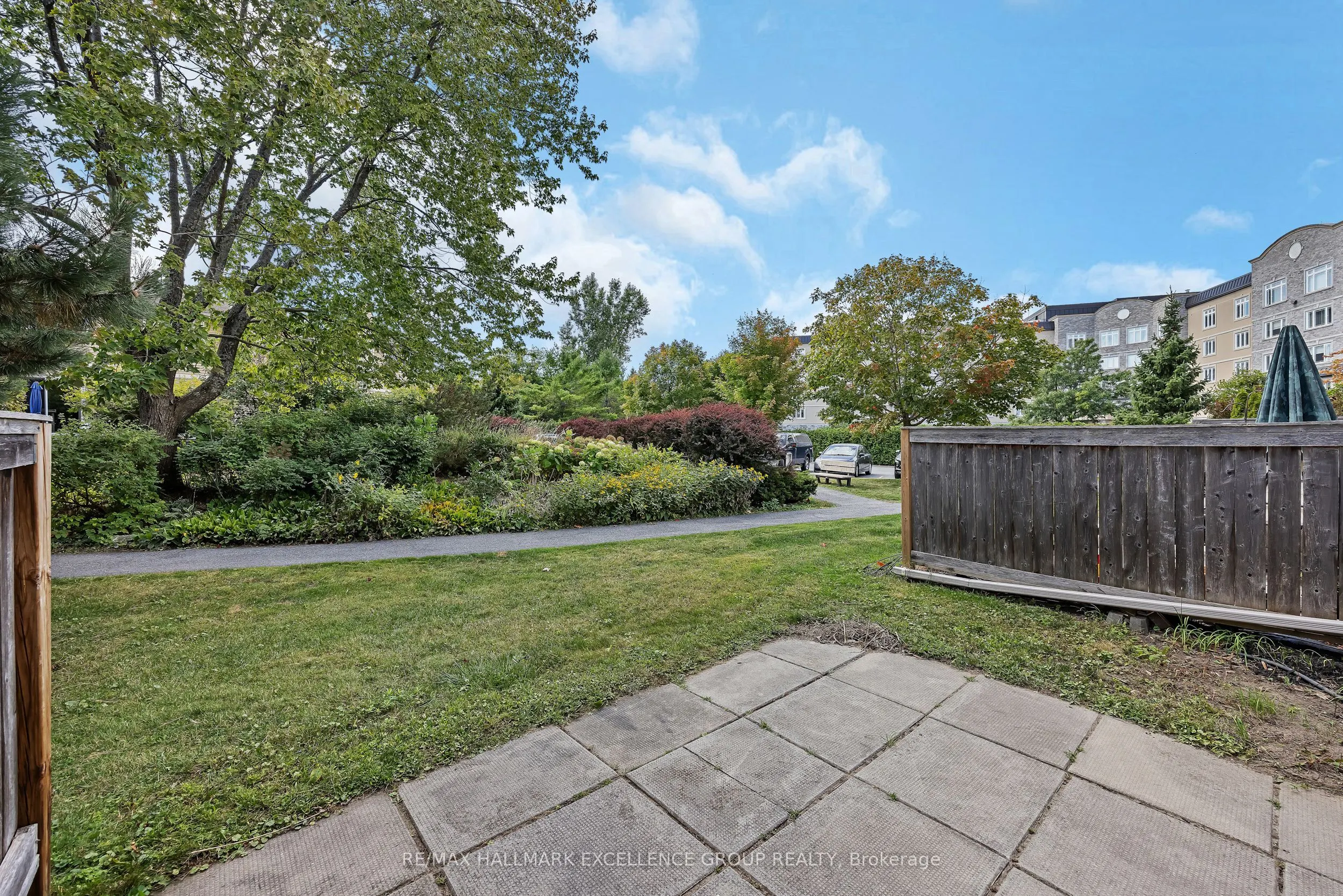 102F Valley Stream Drive, #12