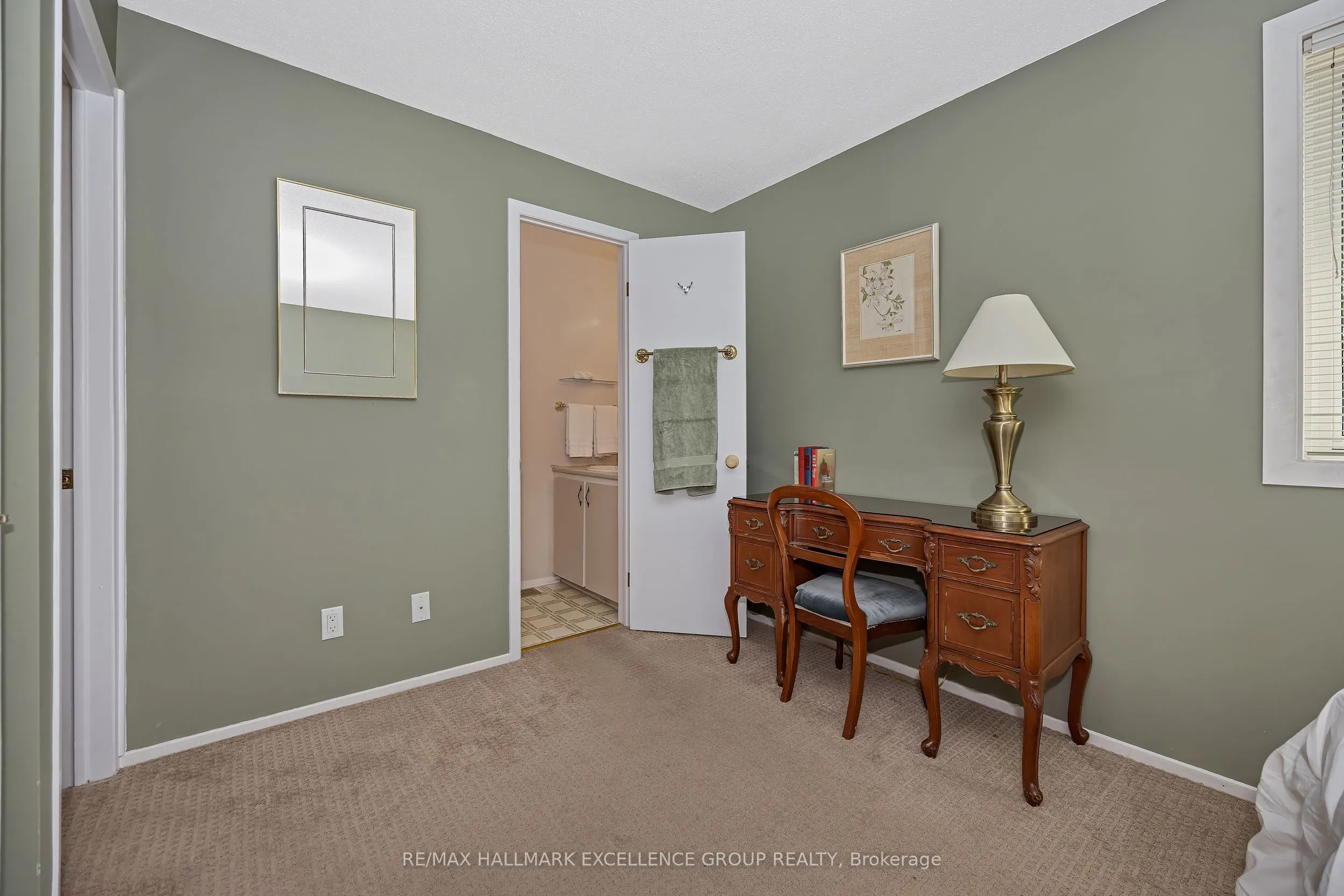 102F Valley Stream Drive, #12
