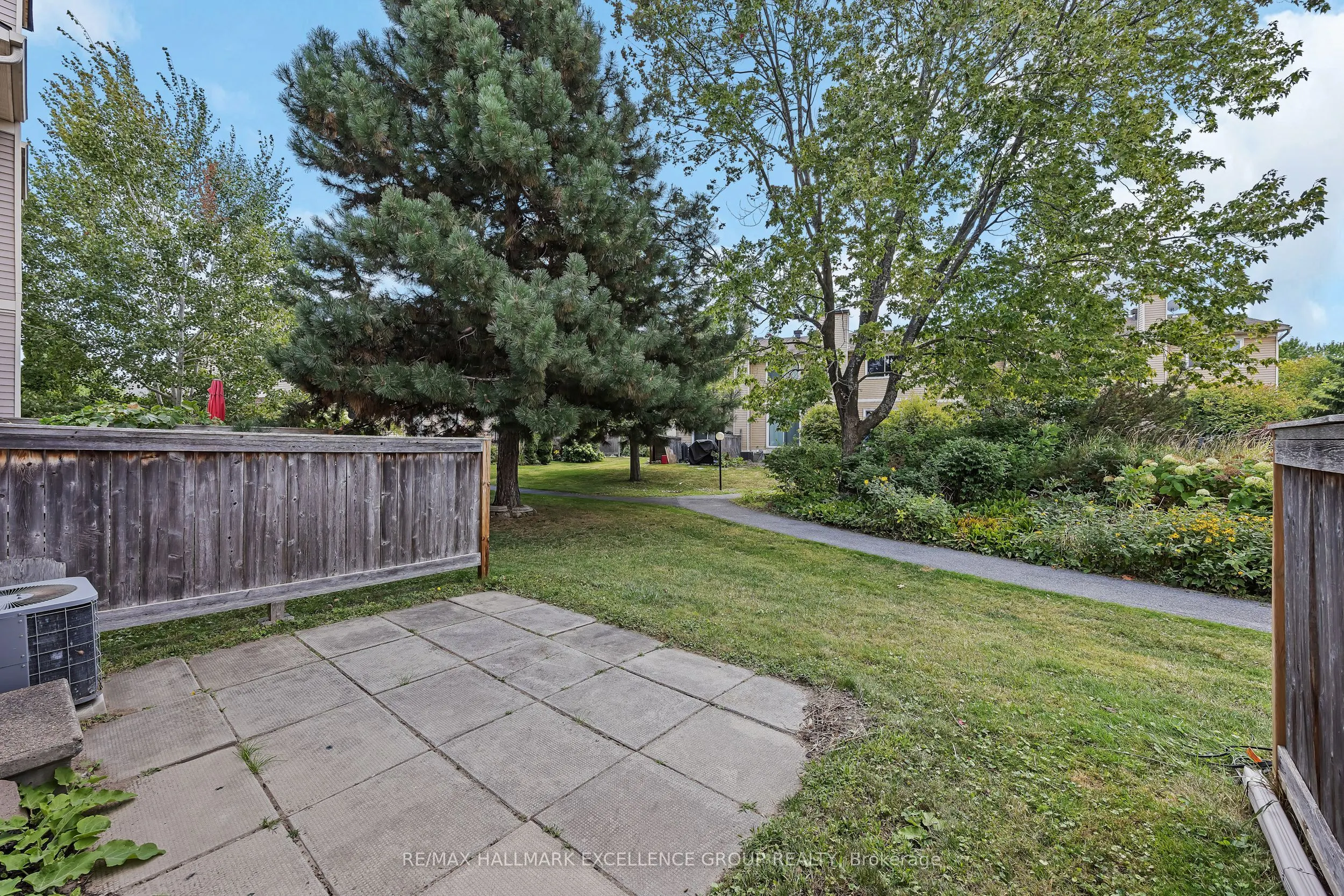 102F Valley Stream Drive, #12