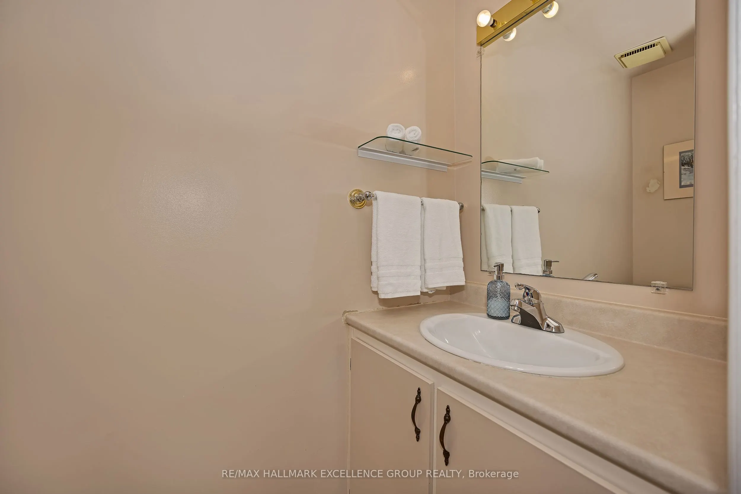102F Valley Stream Drive, #12