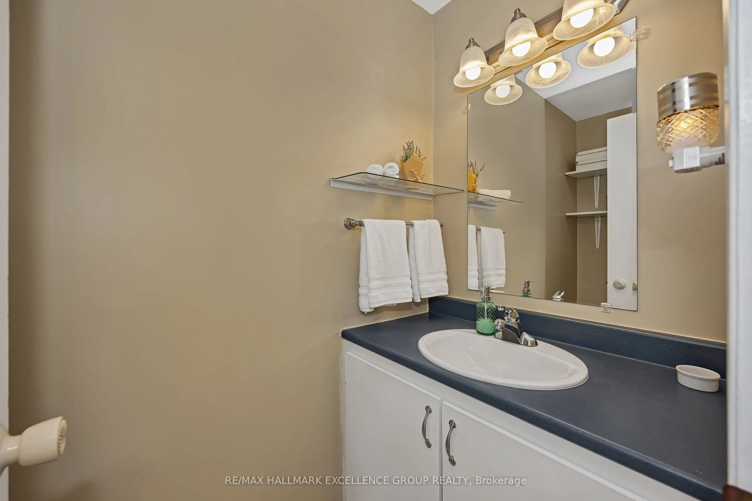 102F Valley Stream Drive, #12