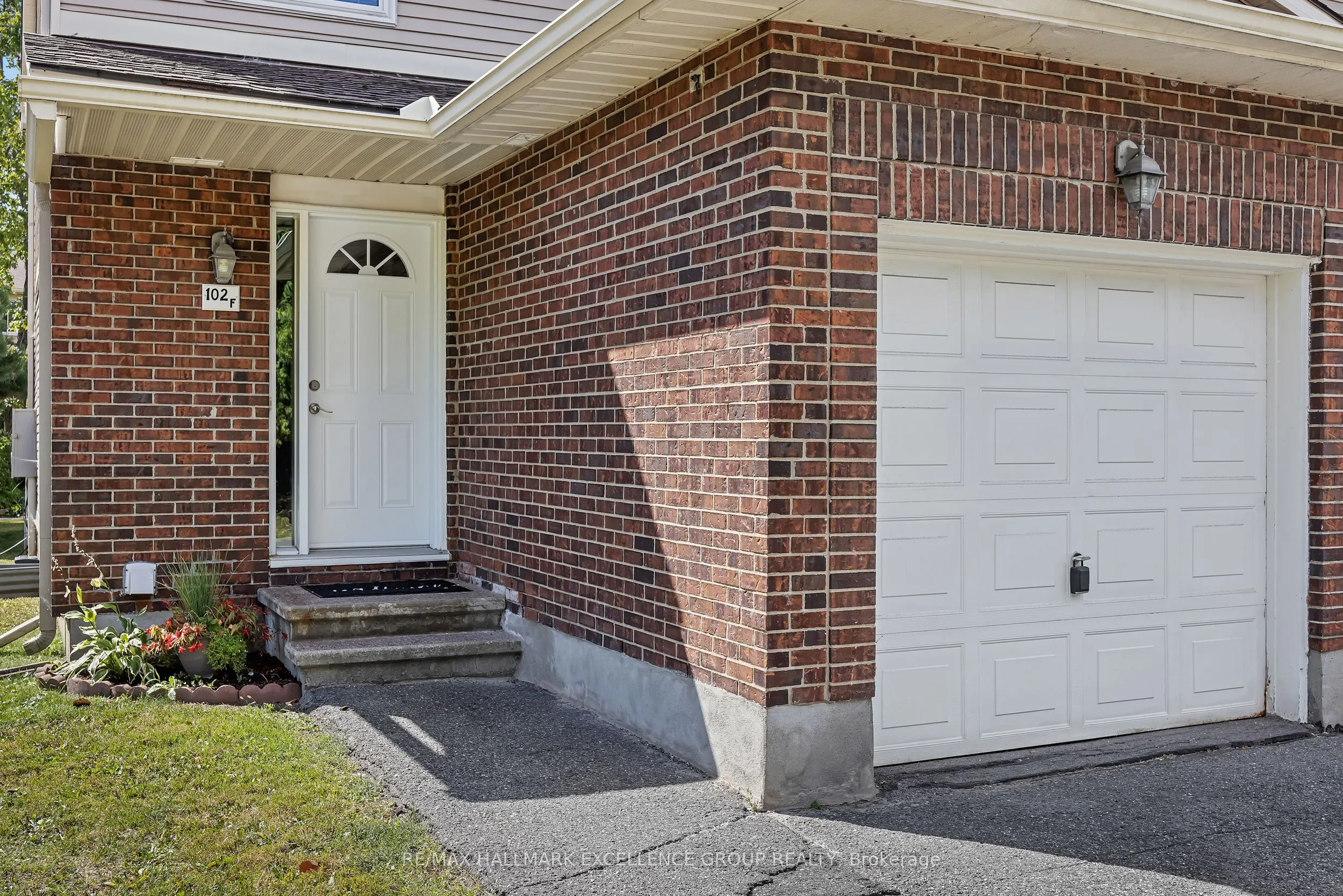 102F Valley Stream Drive, #12